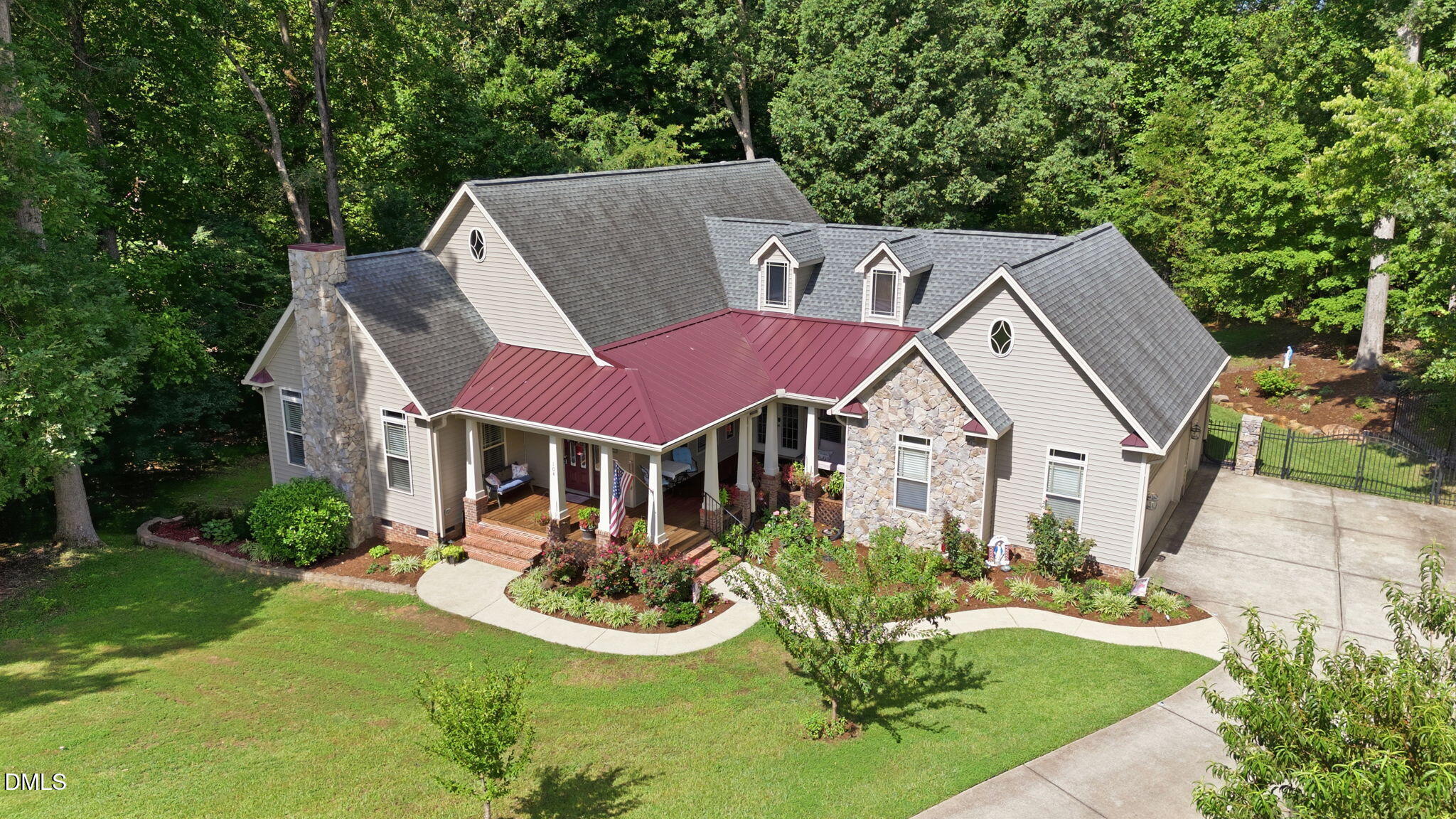 104 Flat Rock Court Property Photo 2