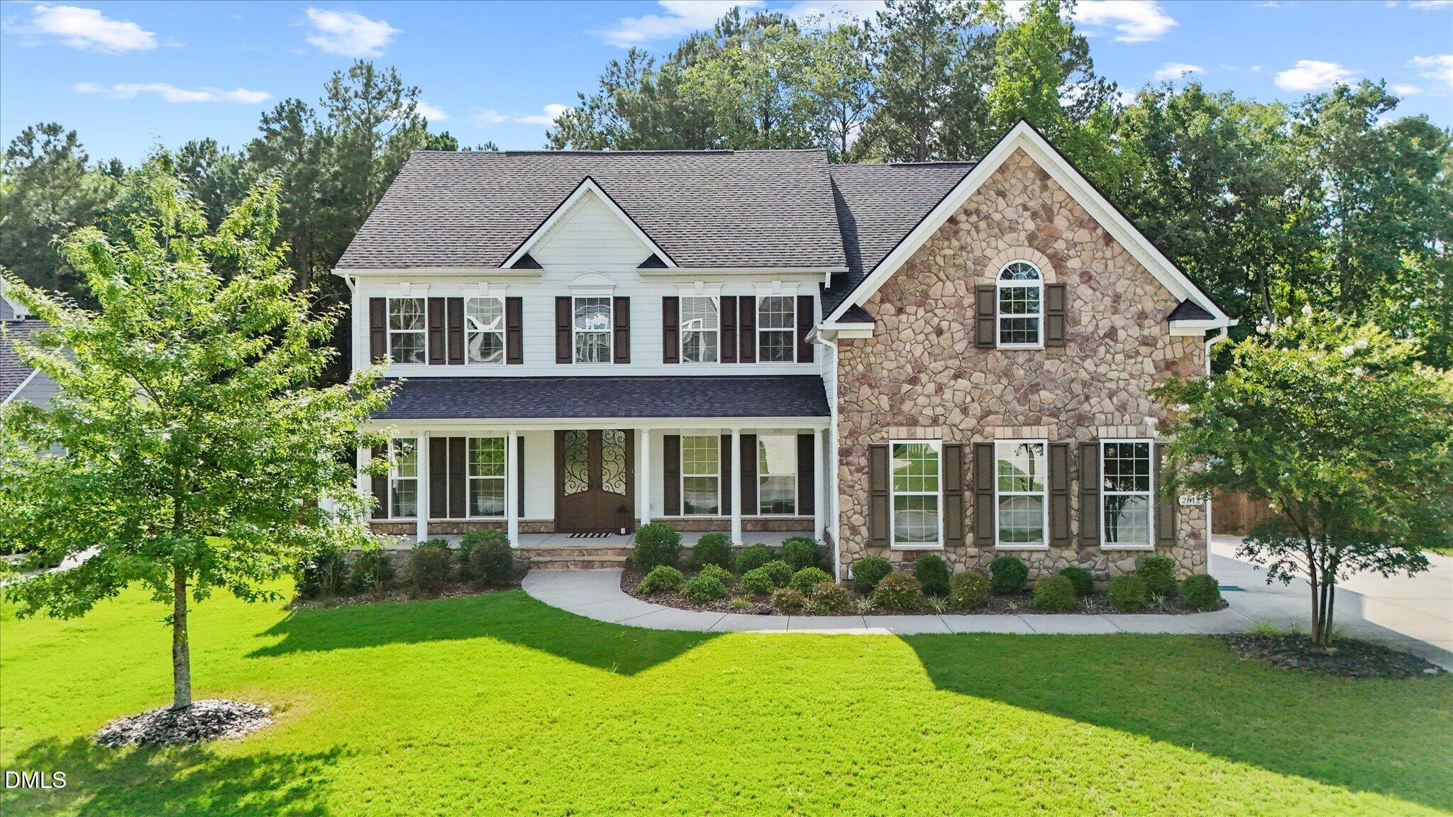 2812 Clifton Oaks Drive Property Photo 1