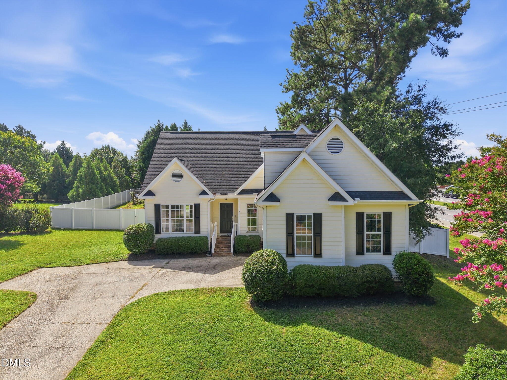 101 Somerset Farm Drive Property Photo 1