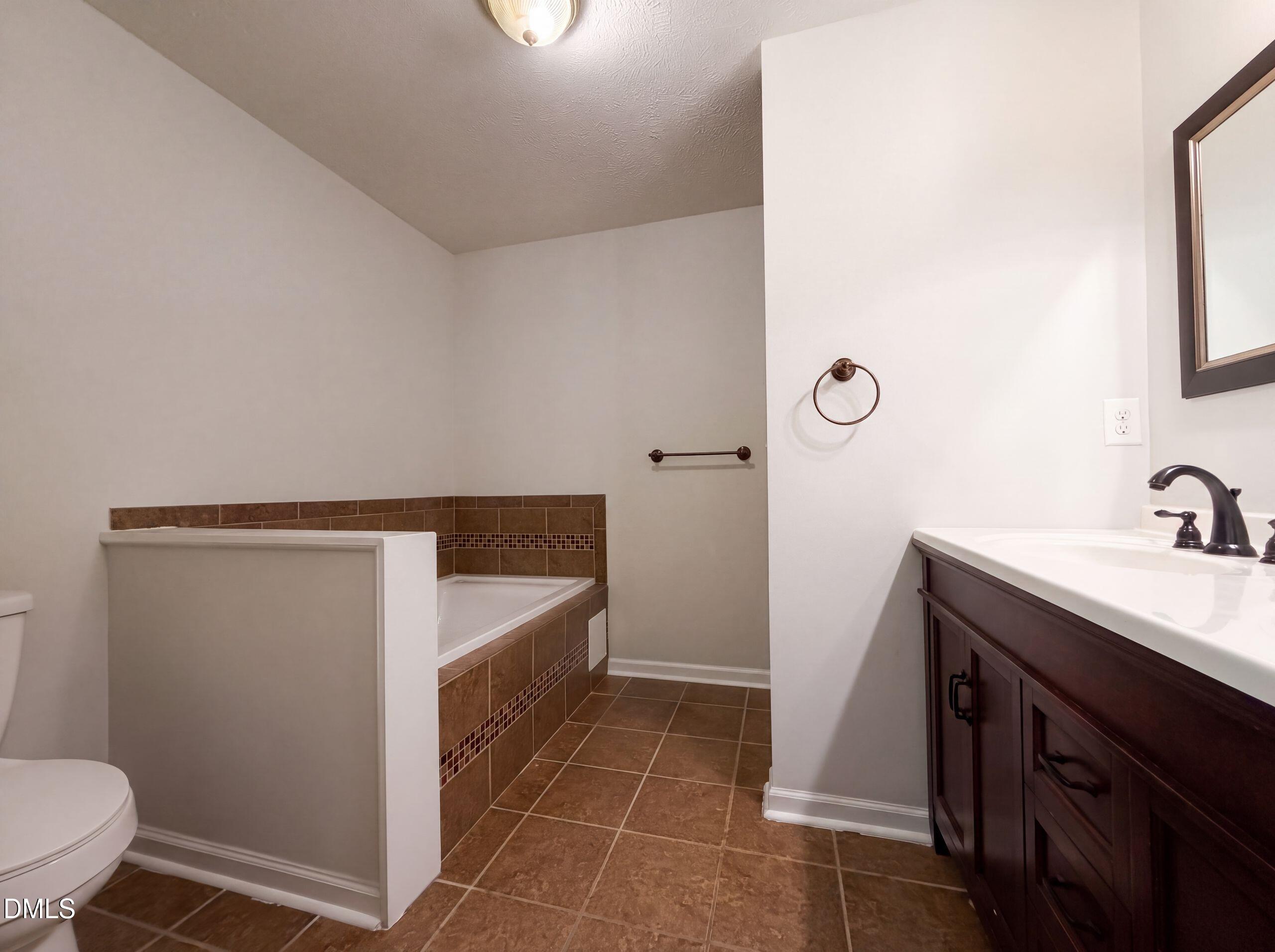 4060 Rosehill Road Property Photo 18