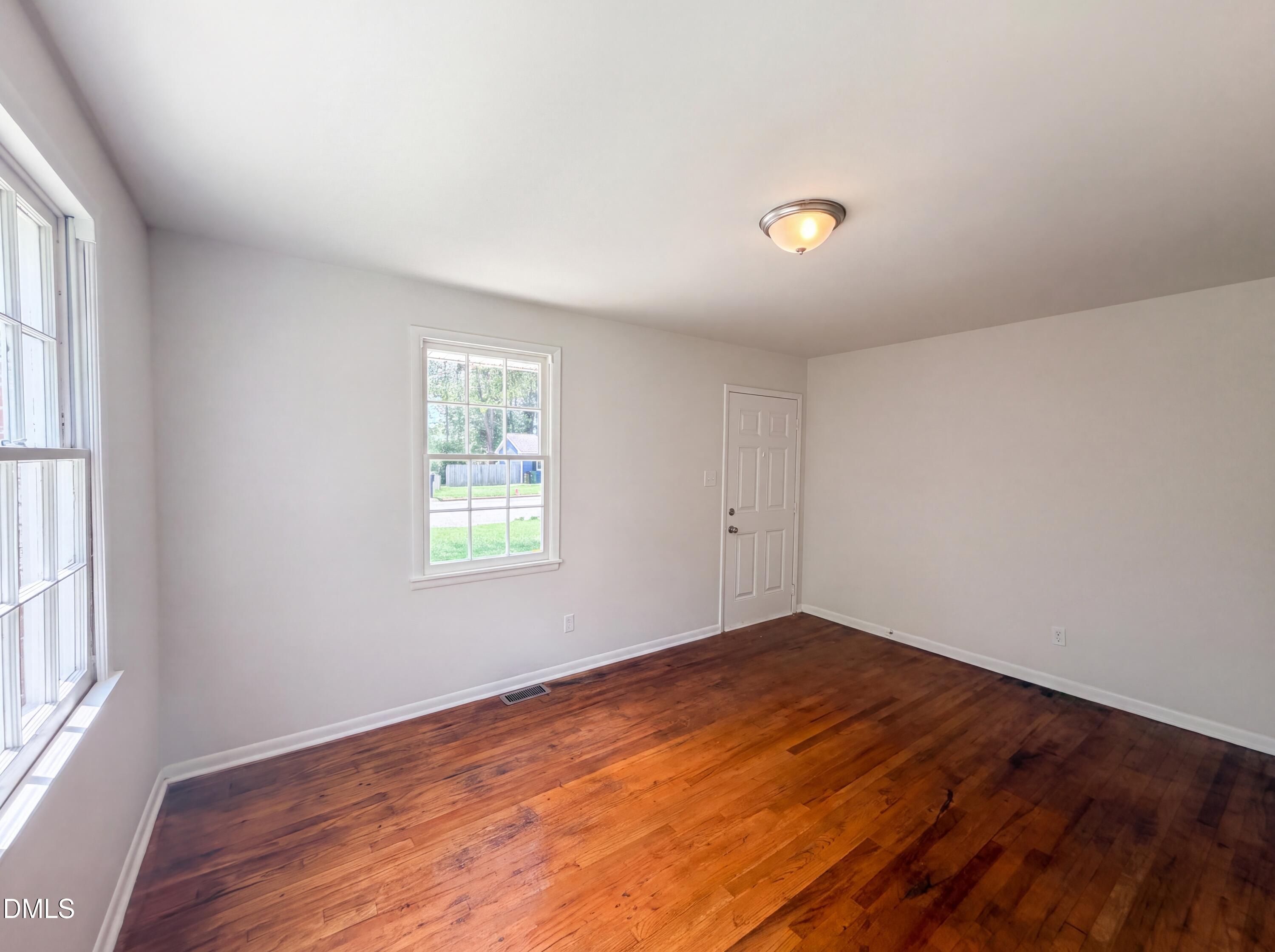 705 Peyton Street Property Photo 4