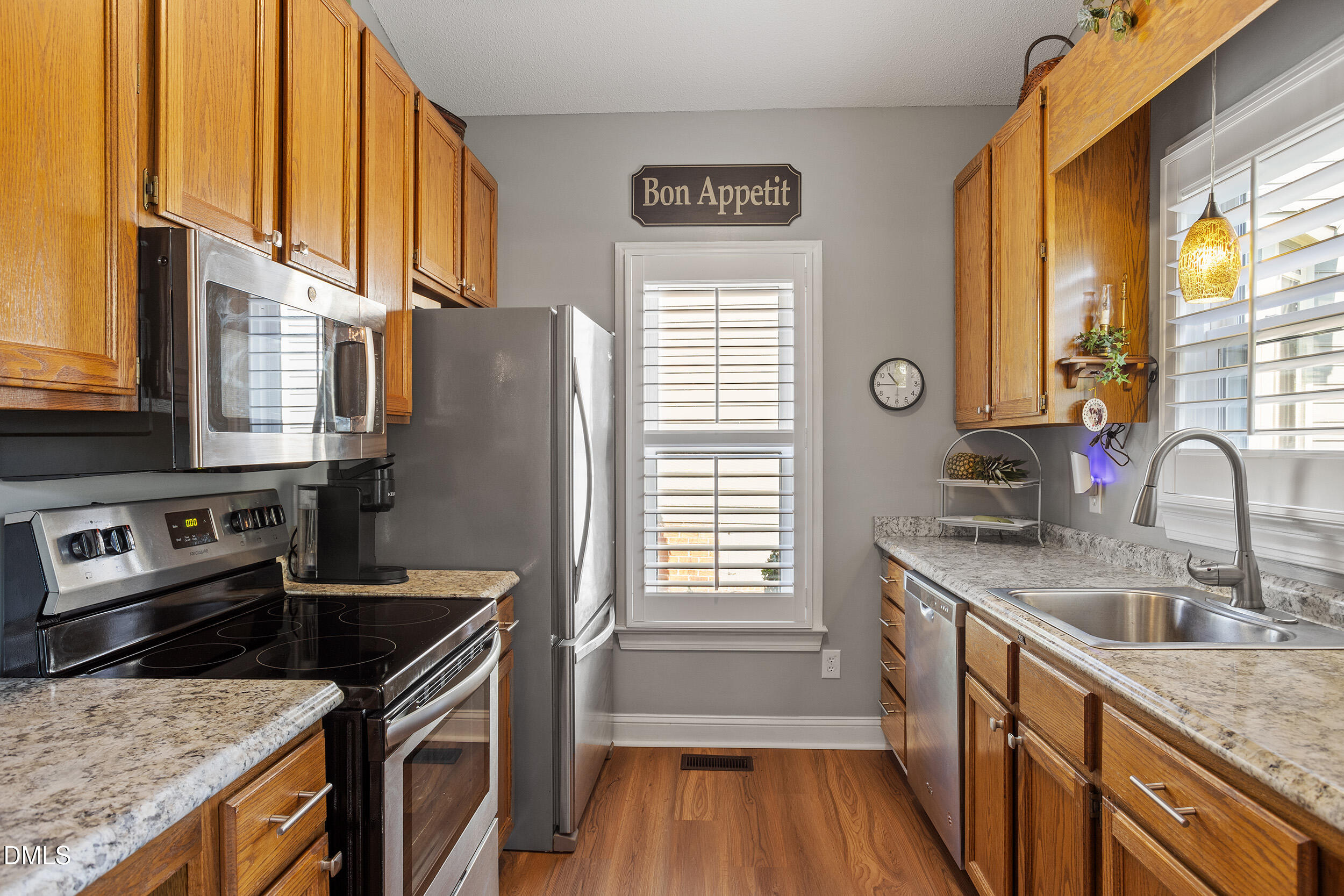 1238 Shadowbark Court Property Photo 4