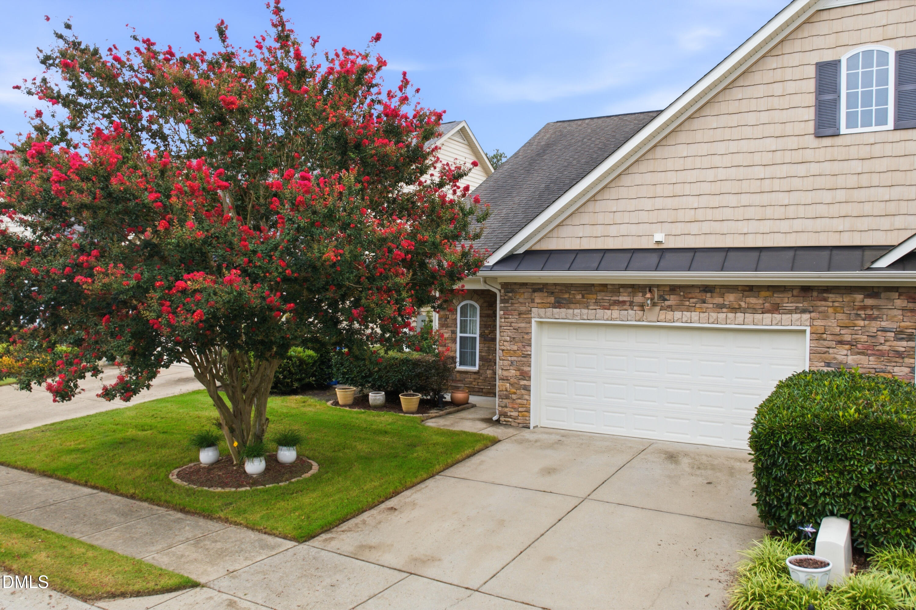 8009 Crookneck Drive Property Photo 1