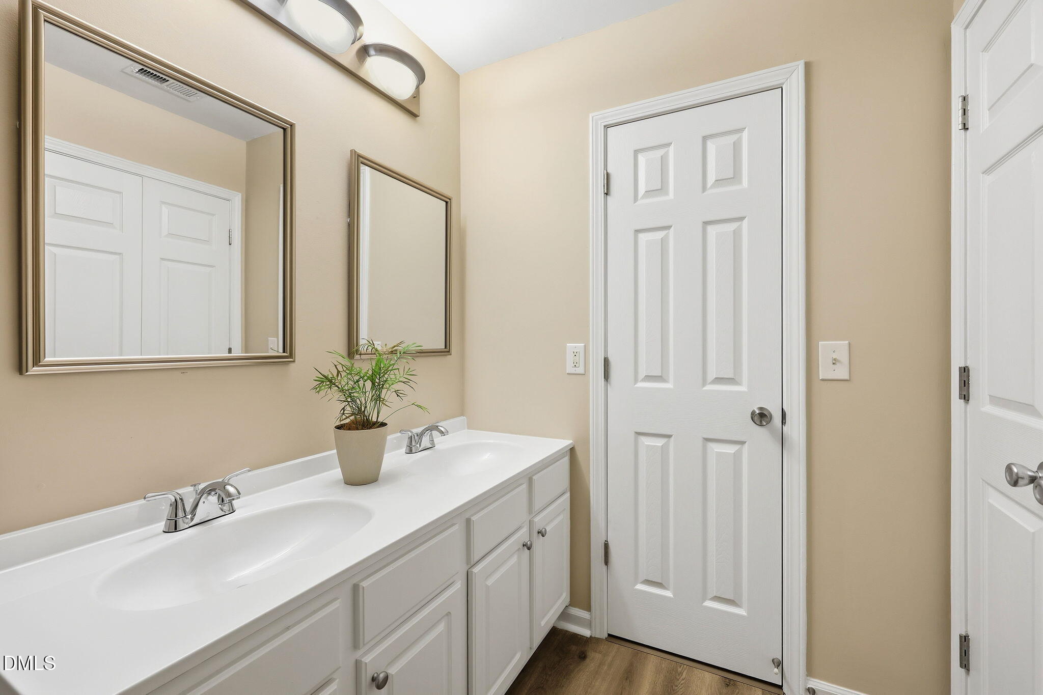 4325 Vienna Crest Drive Property Photo 24