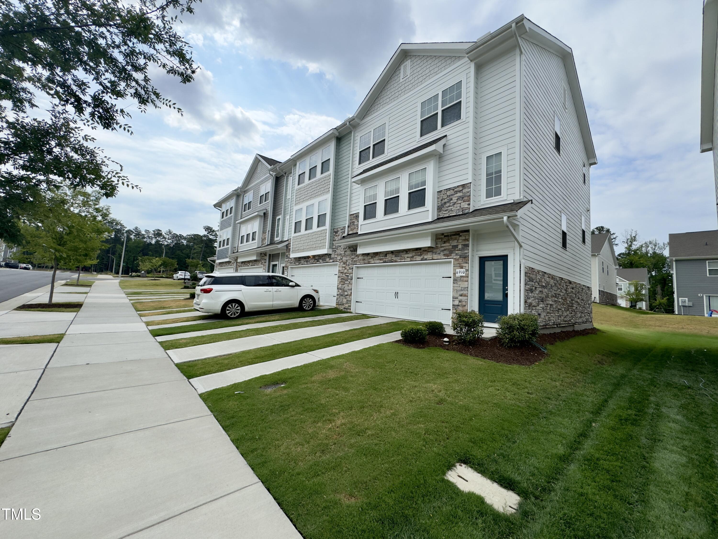 6910 Point Bar Place Property Photo 1