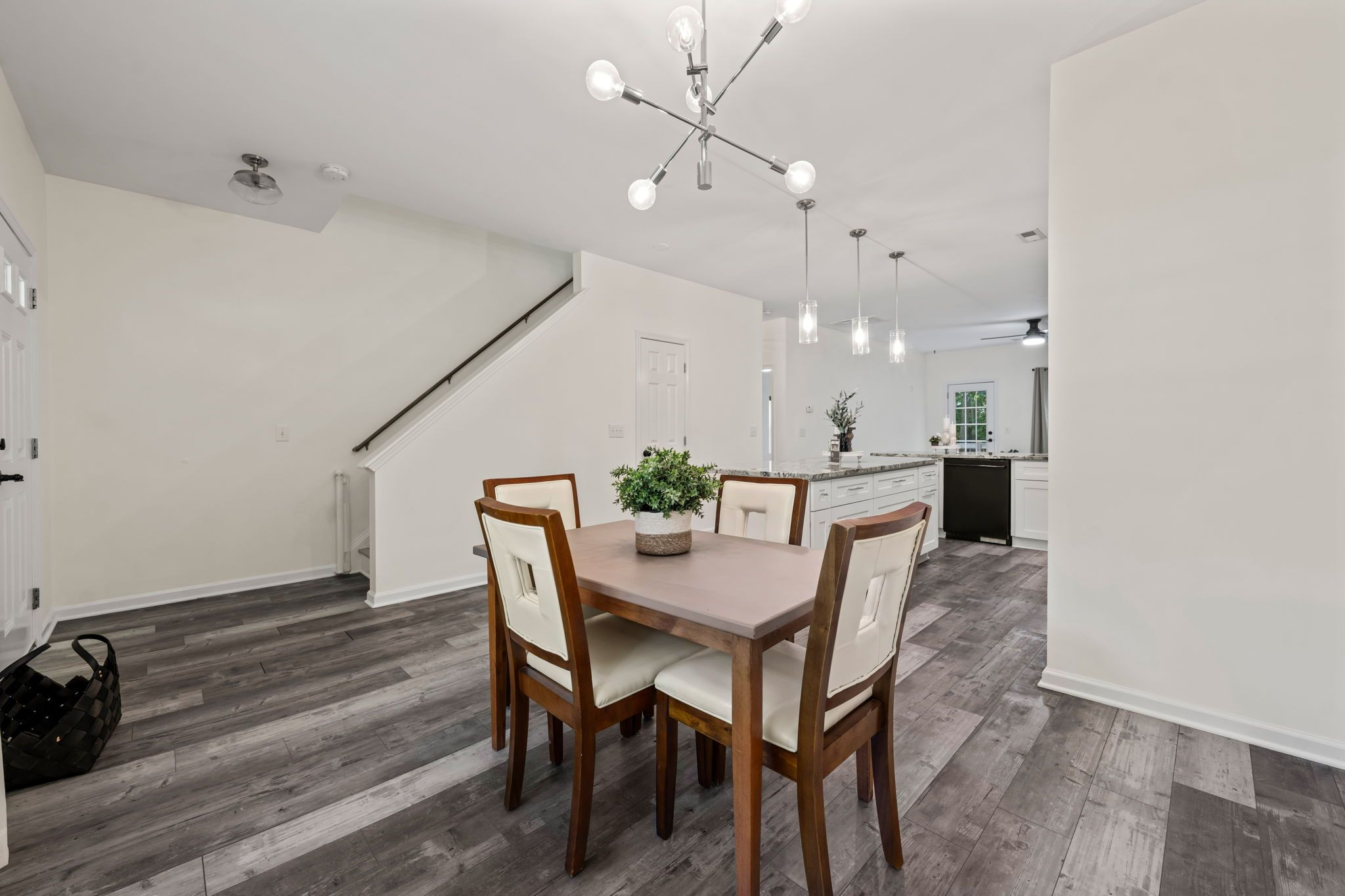 228 River Hills Drive Property Photo 4