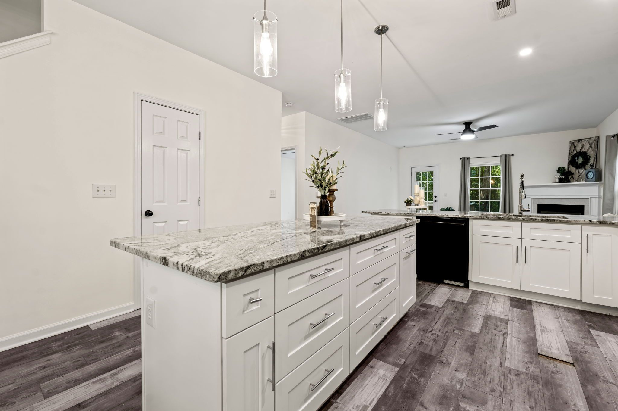 228 River Hills Drive Property Photo 8