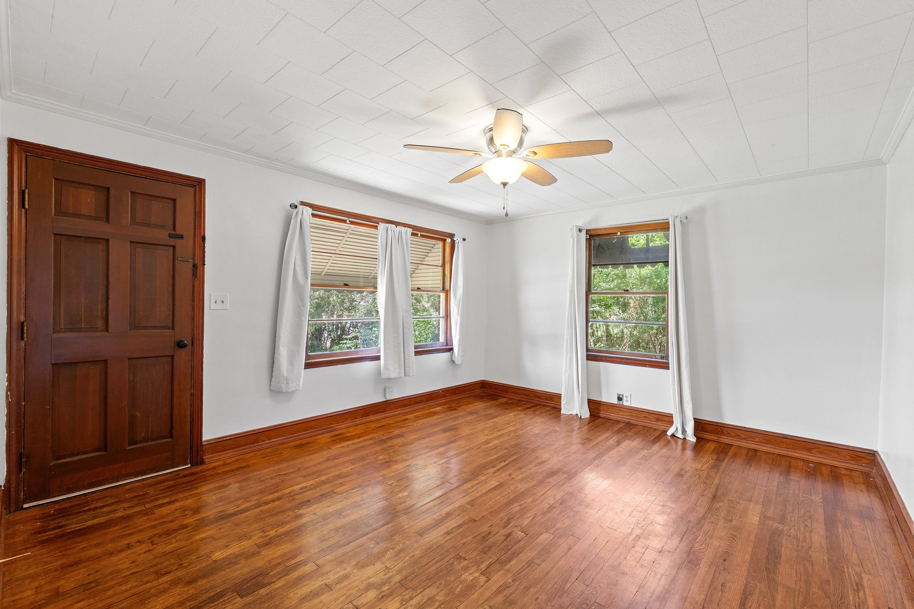 1022 S Pollock Street Property Photo 6