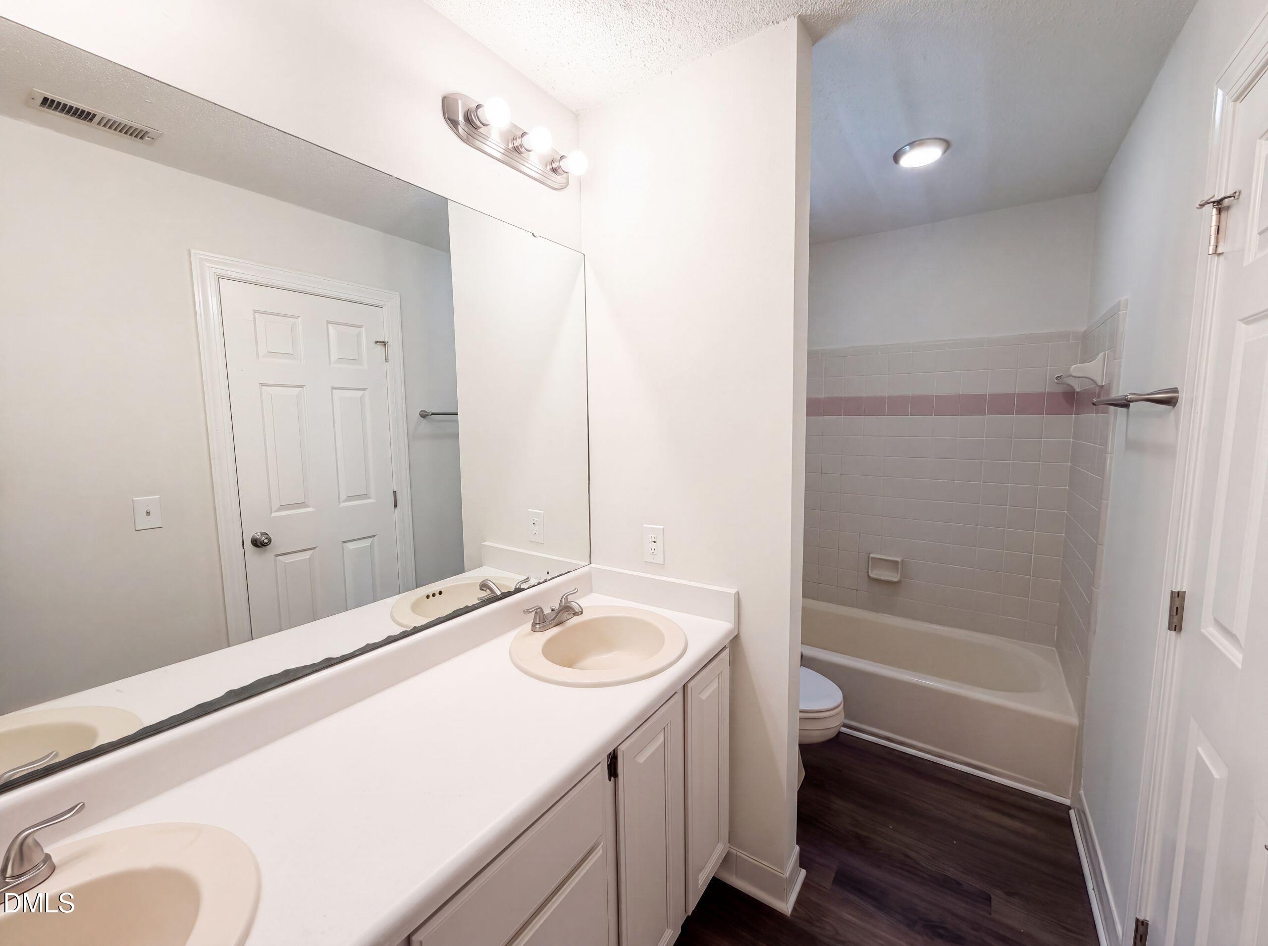 2501 Dunmore Court Property Photo 11
