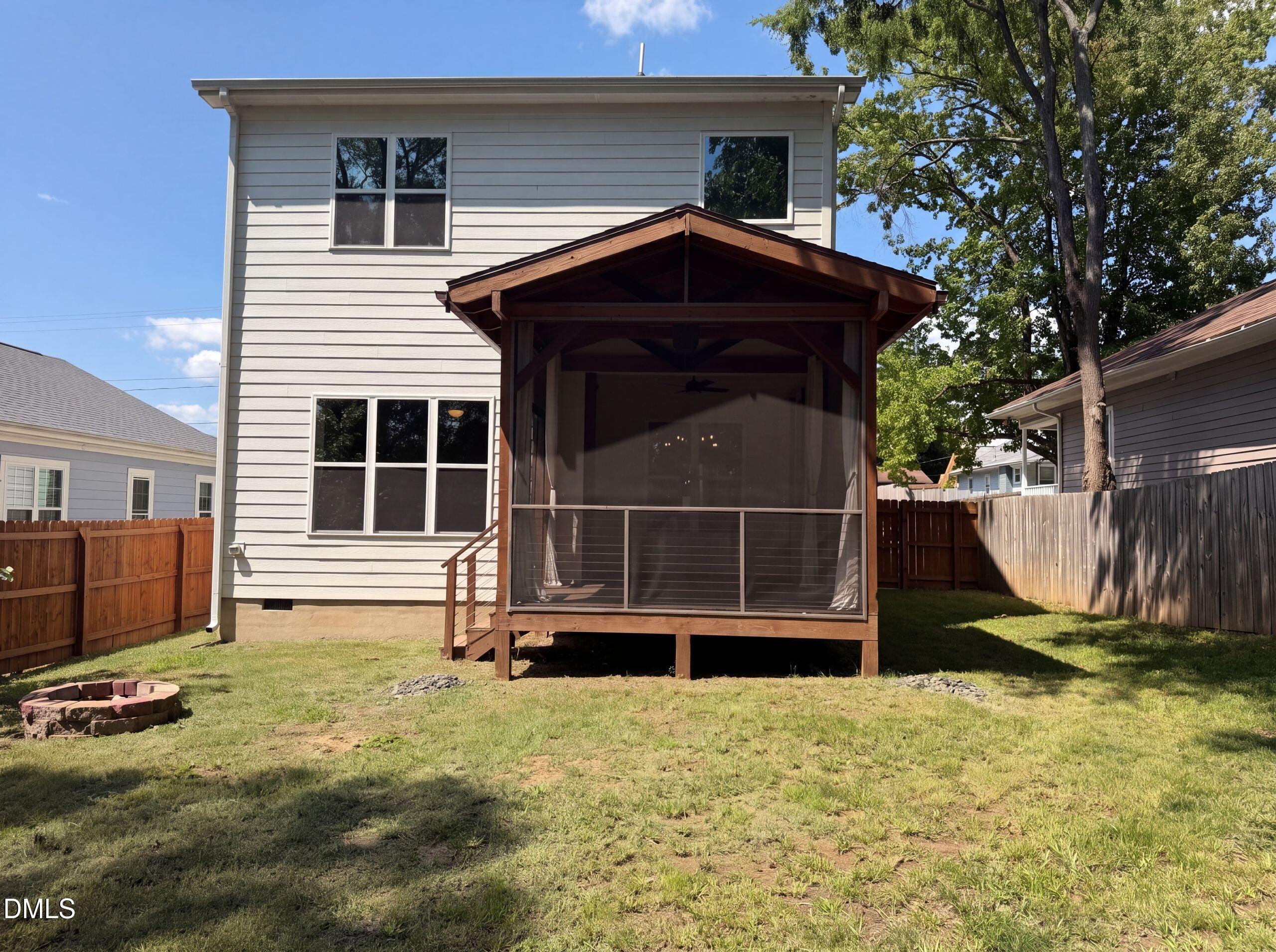 1010 Holloway Street Property Photo 8