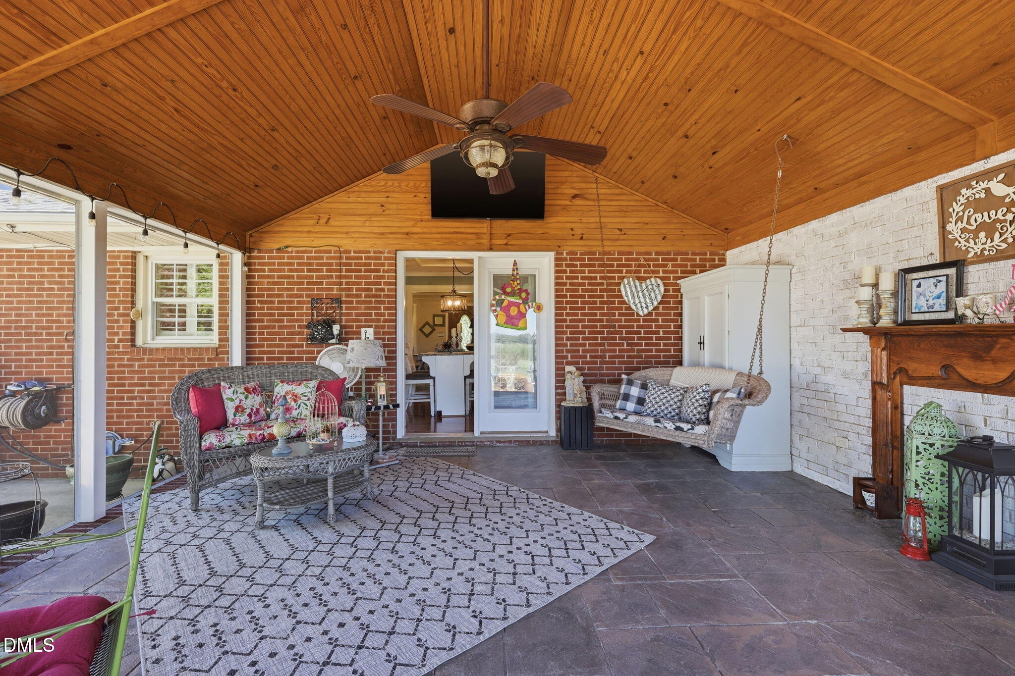913 W Core Road Property Photo 1
