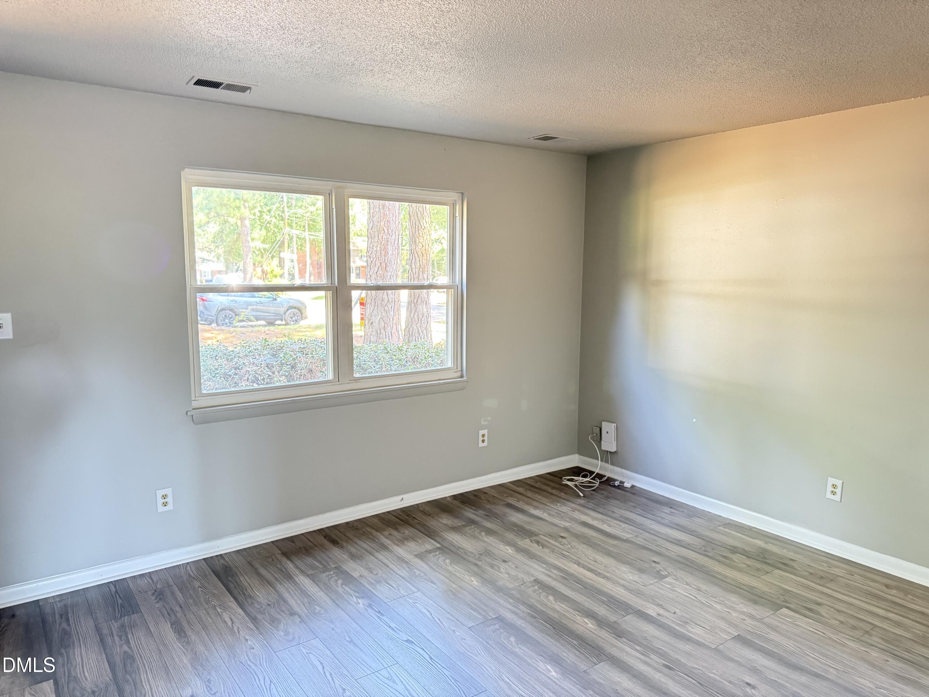 4401 Bleeker Court Property Photo 3