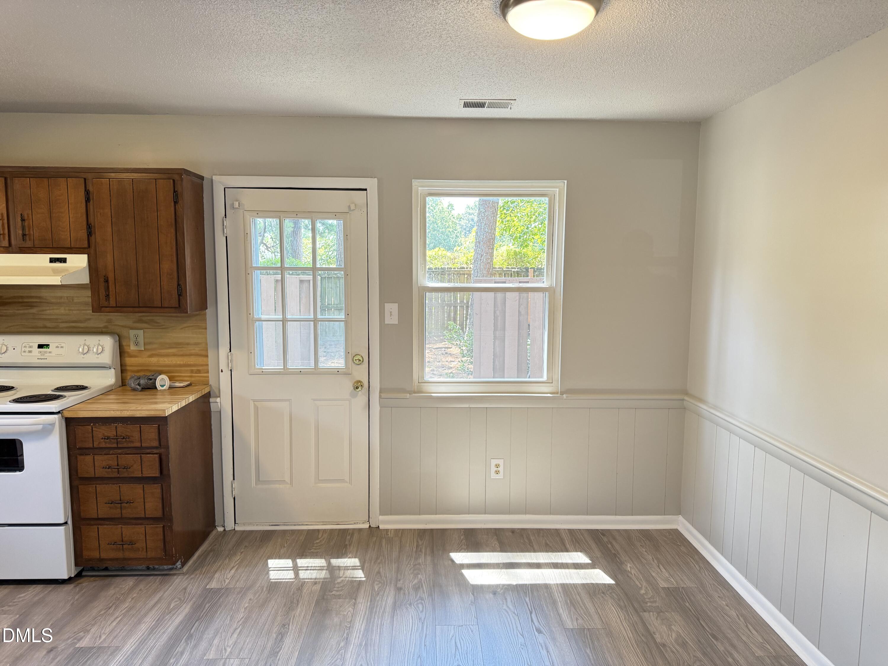 4401 Bleeker Court Property Photo 4