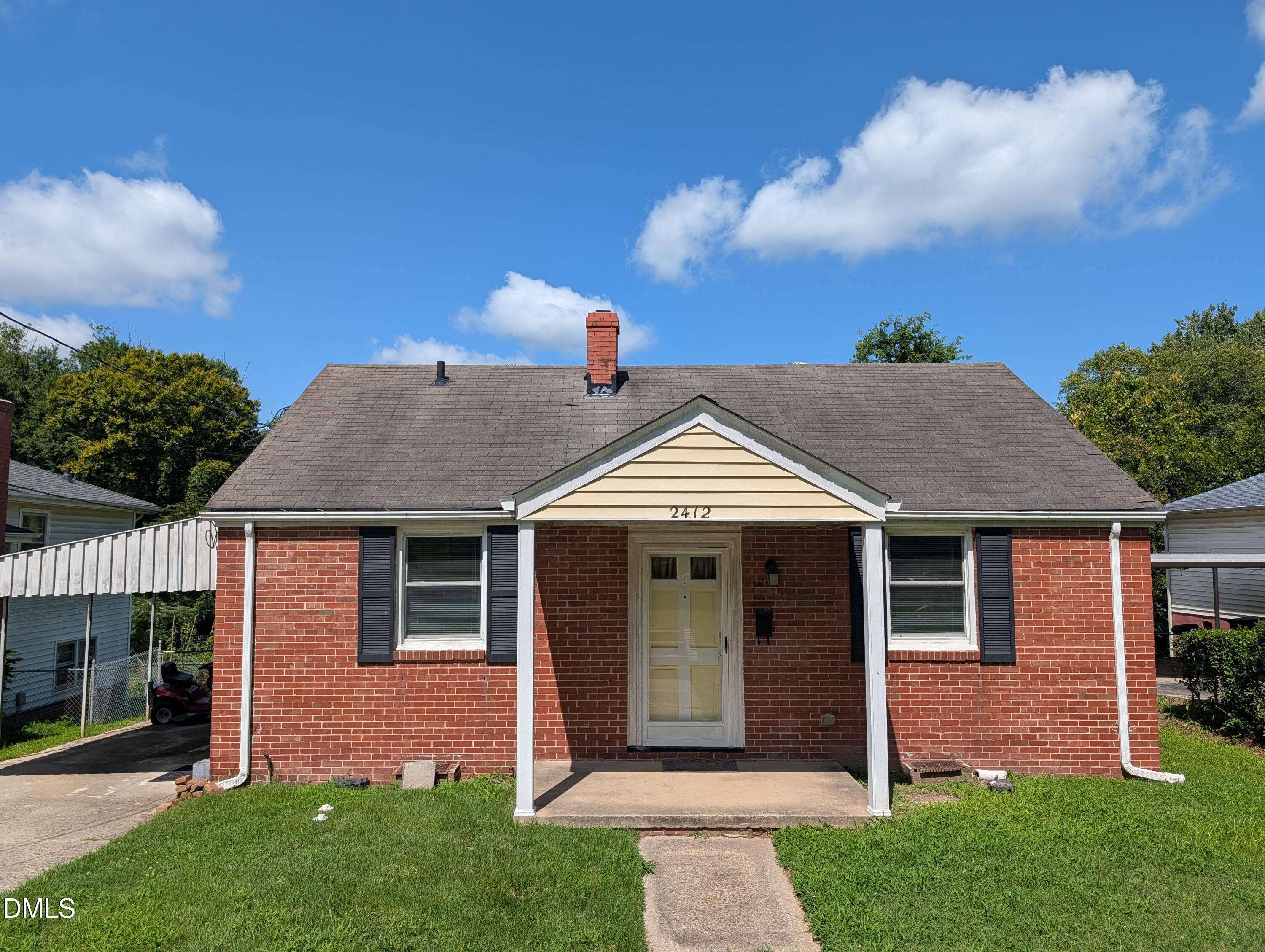 2412 Dallas Street Property Photo 1