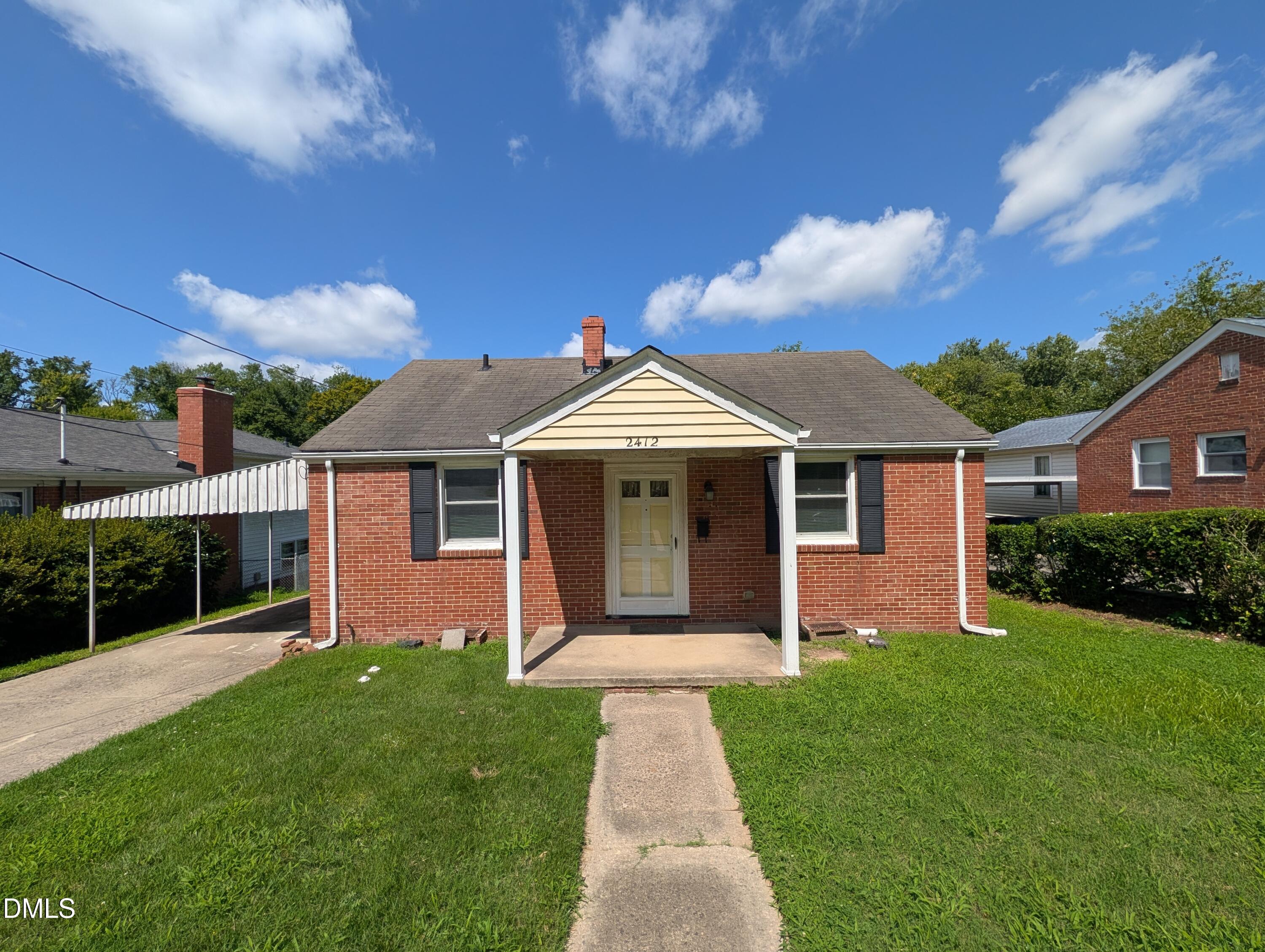 2412 Dallas Street Property Photo 2