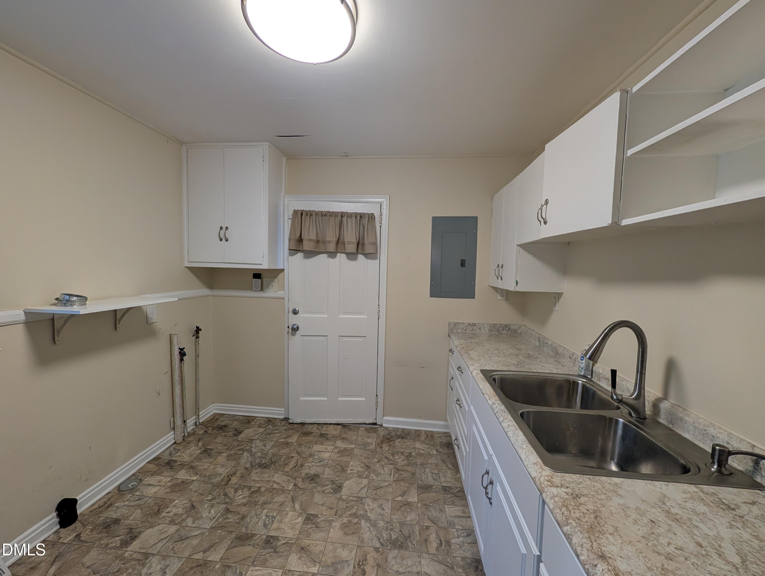 2412 Dallas Street Property Photo 4