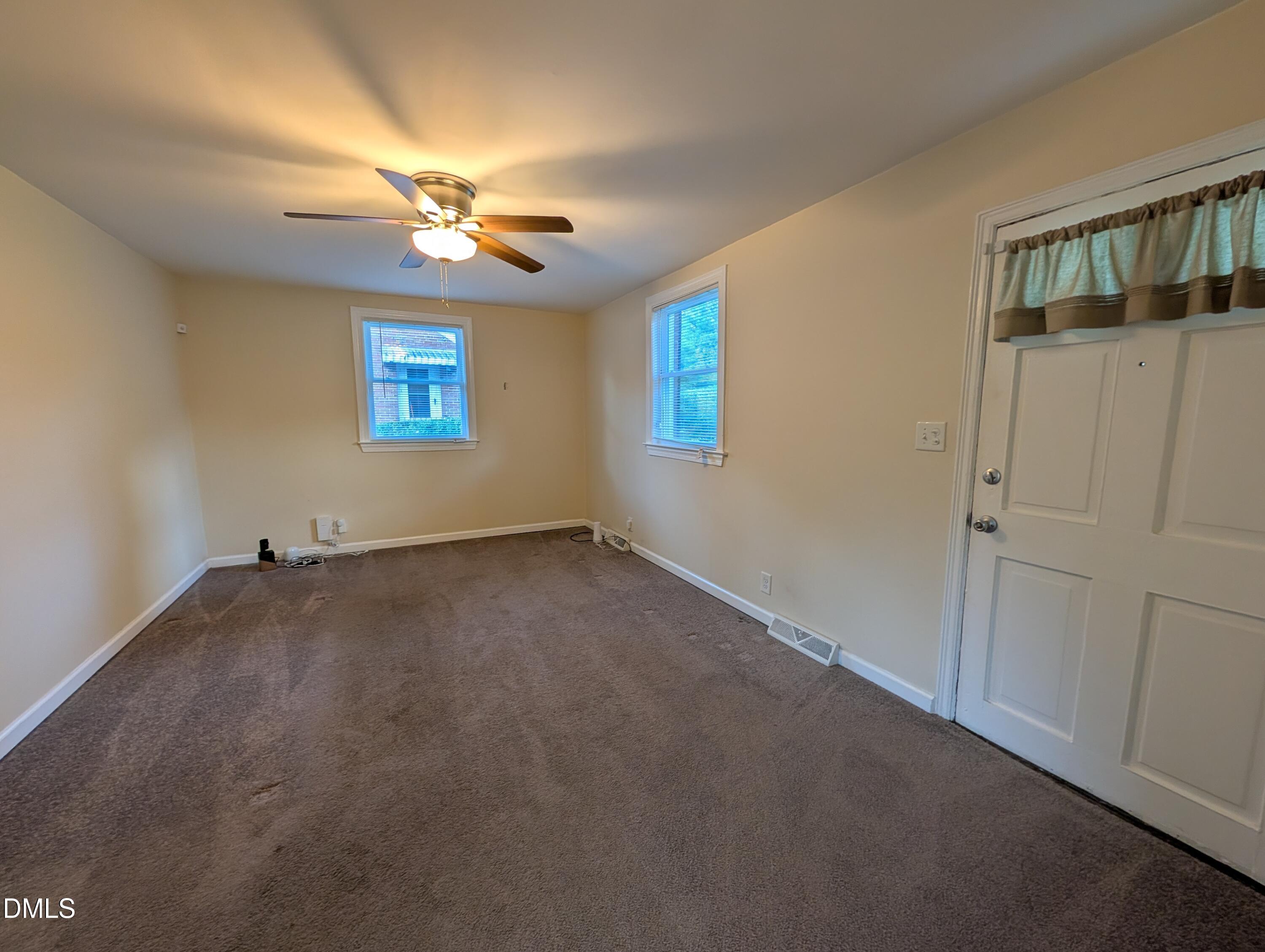 2412 Dallas Street Property Photo 5