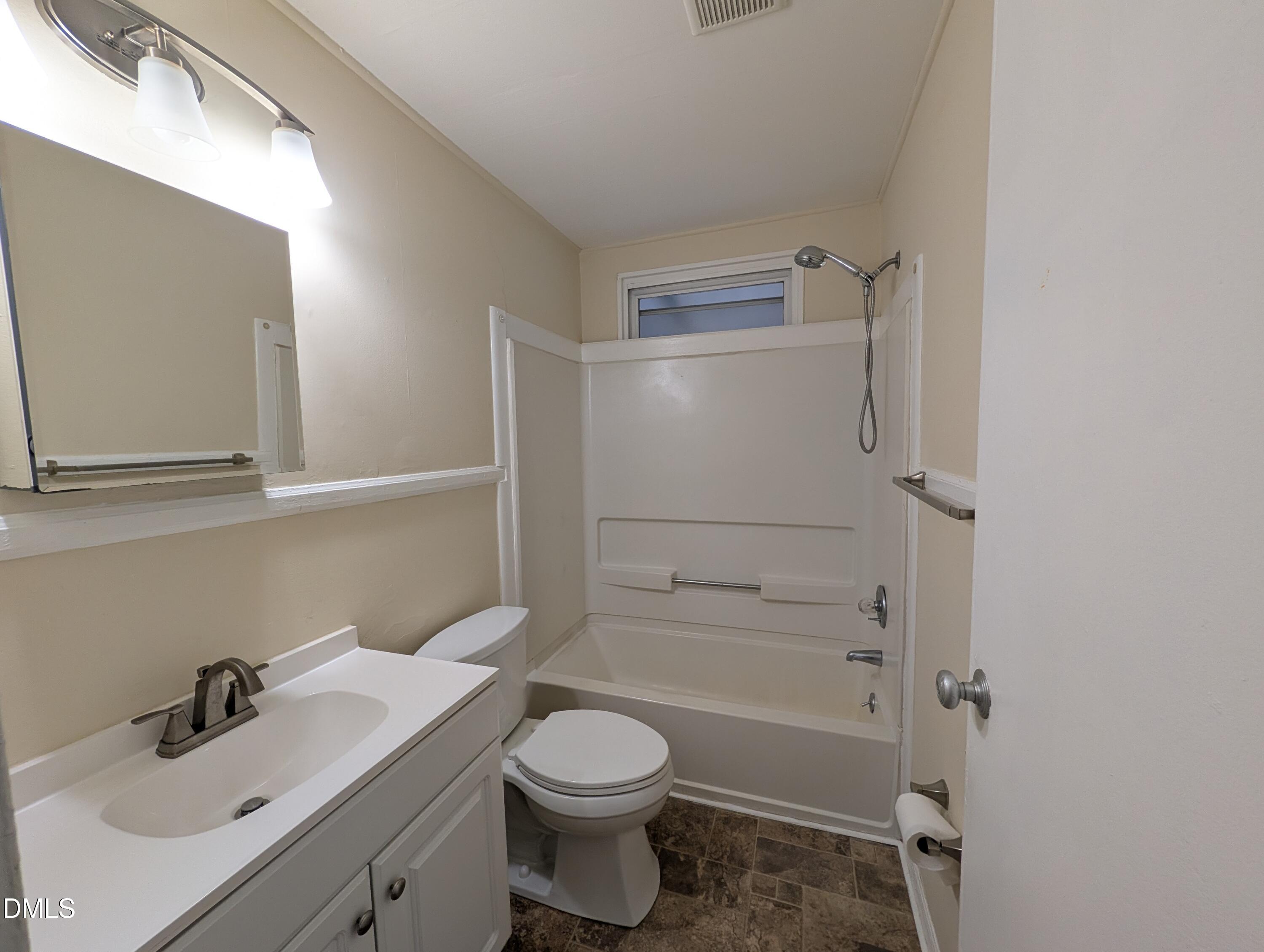 2412 Dallas Street Property Photo 8