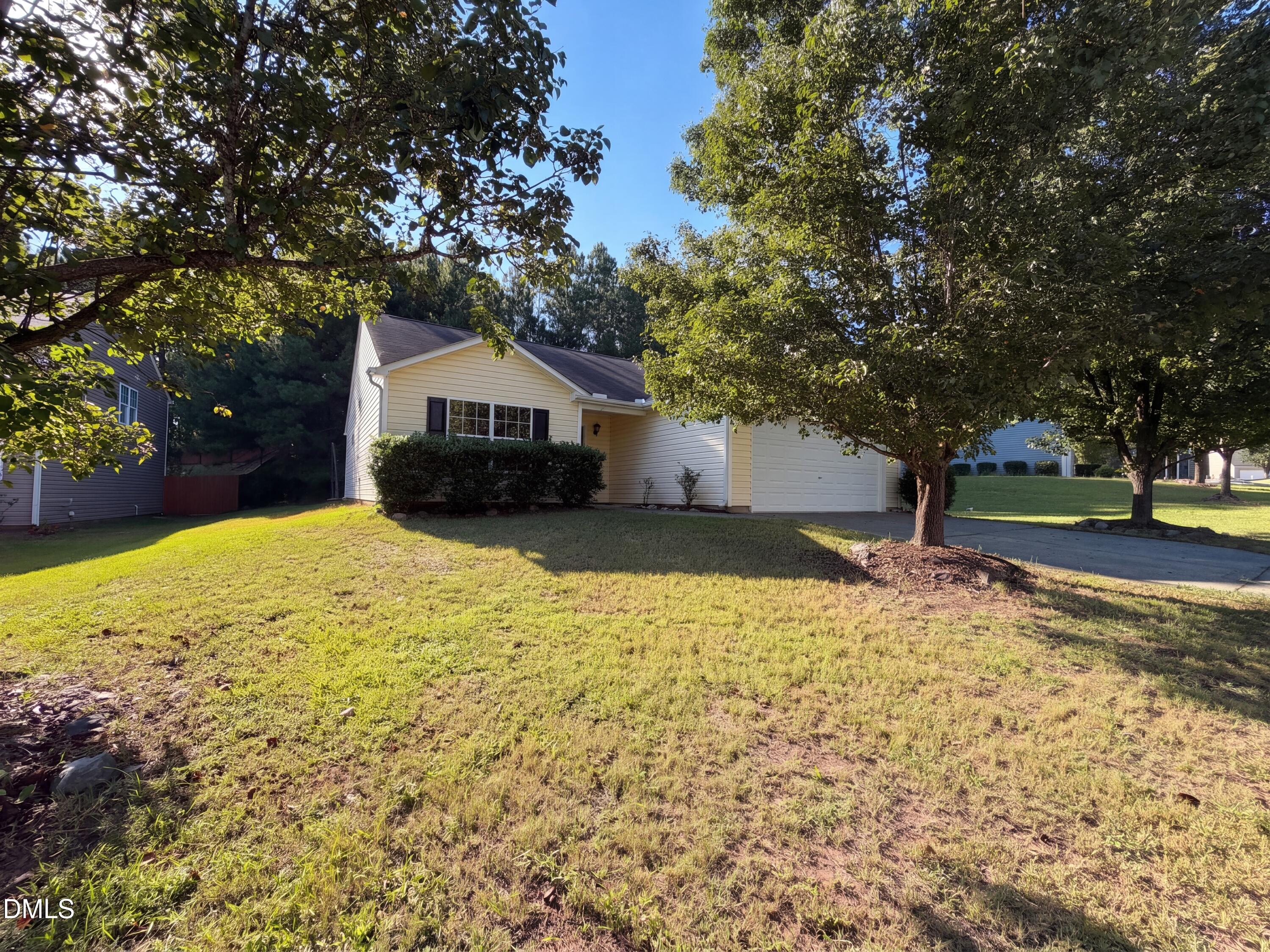6 Crimson Clover Court Property Photo 1