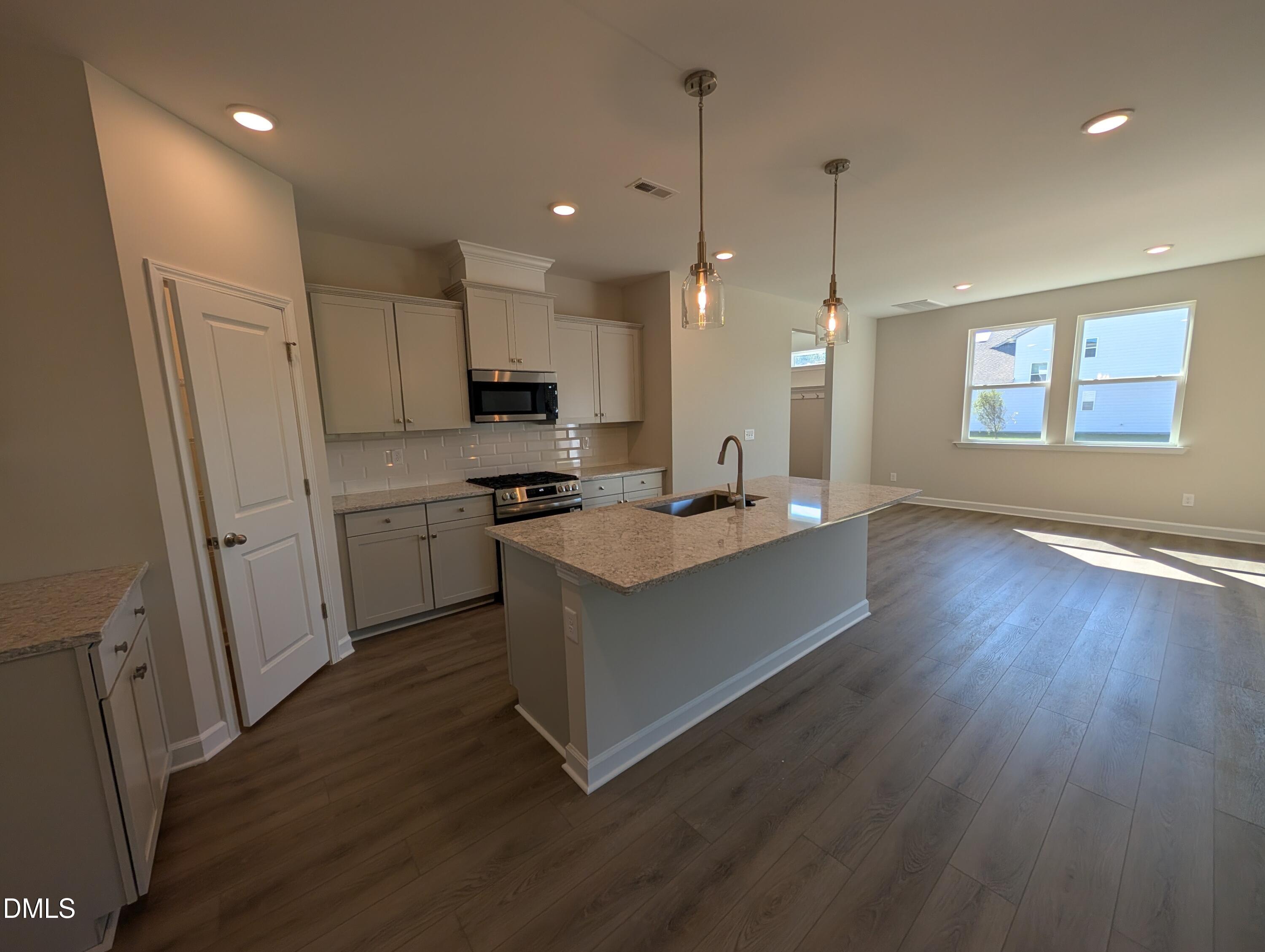 901 Diana Victoria Court Property Photo 8