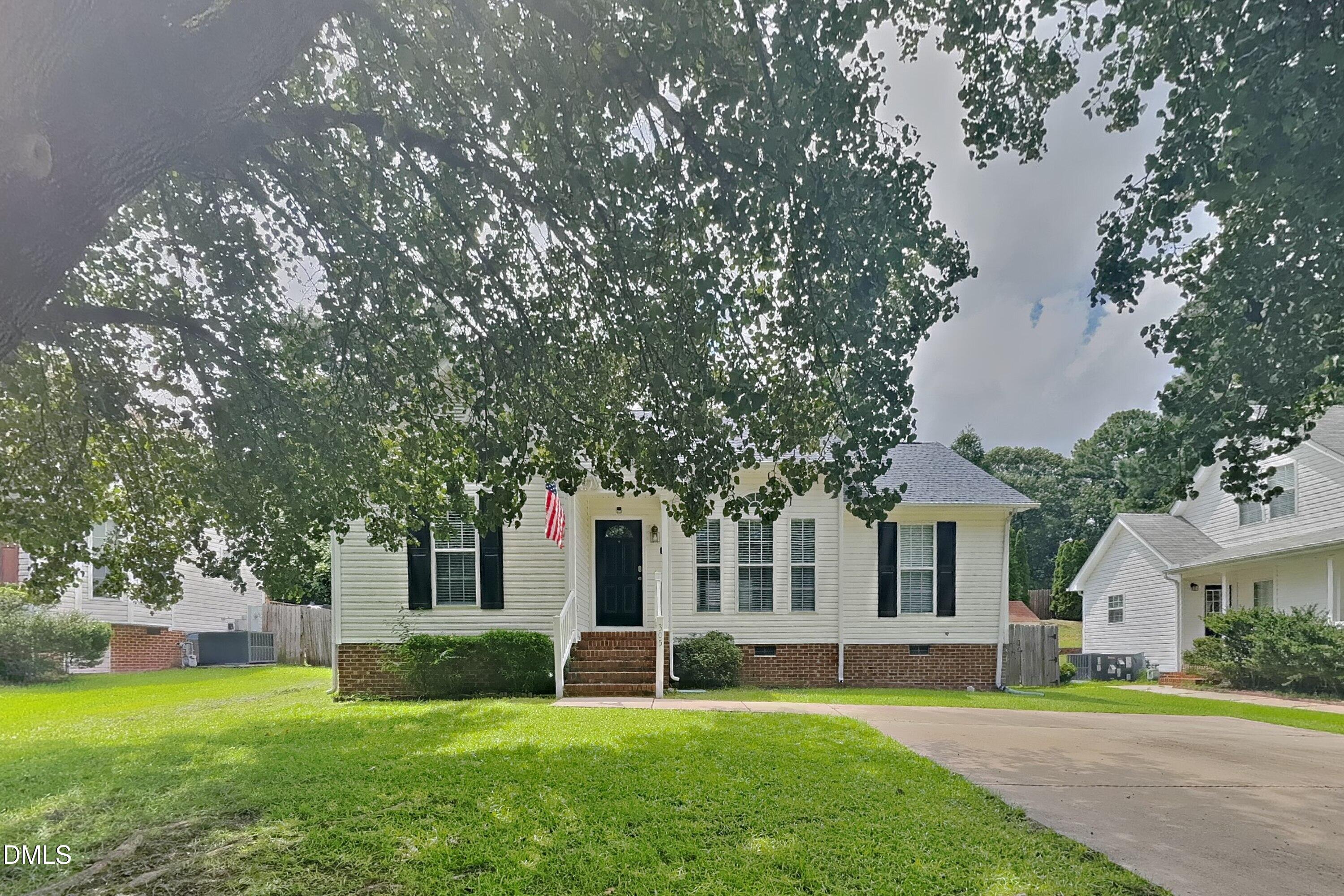 305 Aqua Marine Lane Property Photo 1