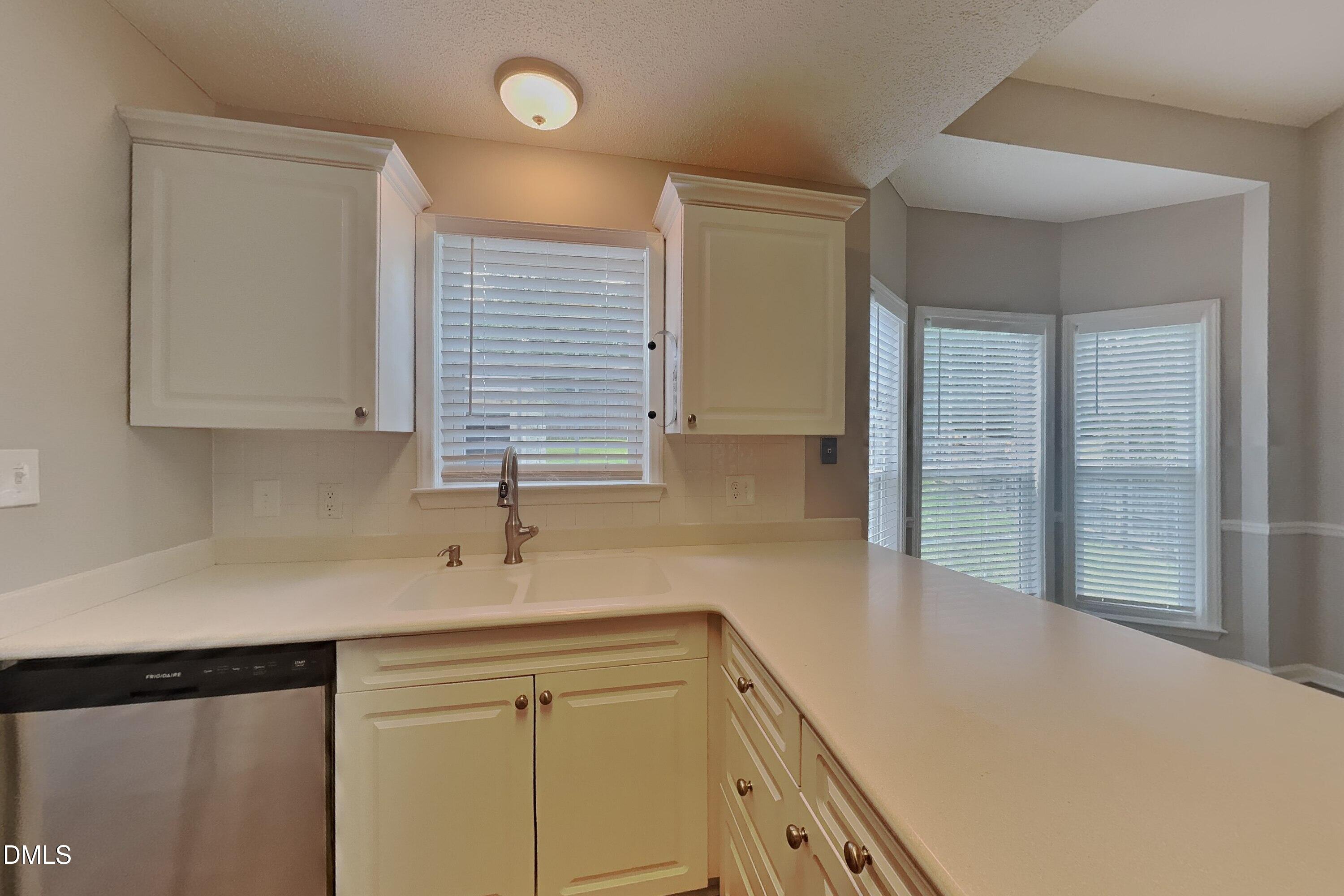 305 Aqua Marine Lane Property Photo 5