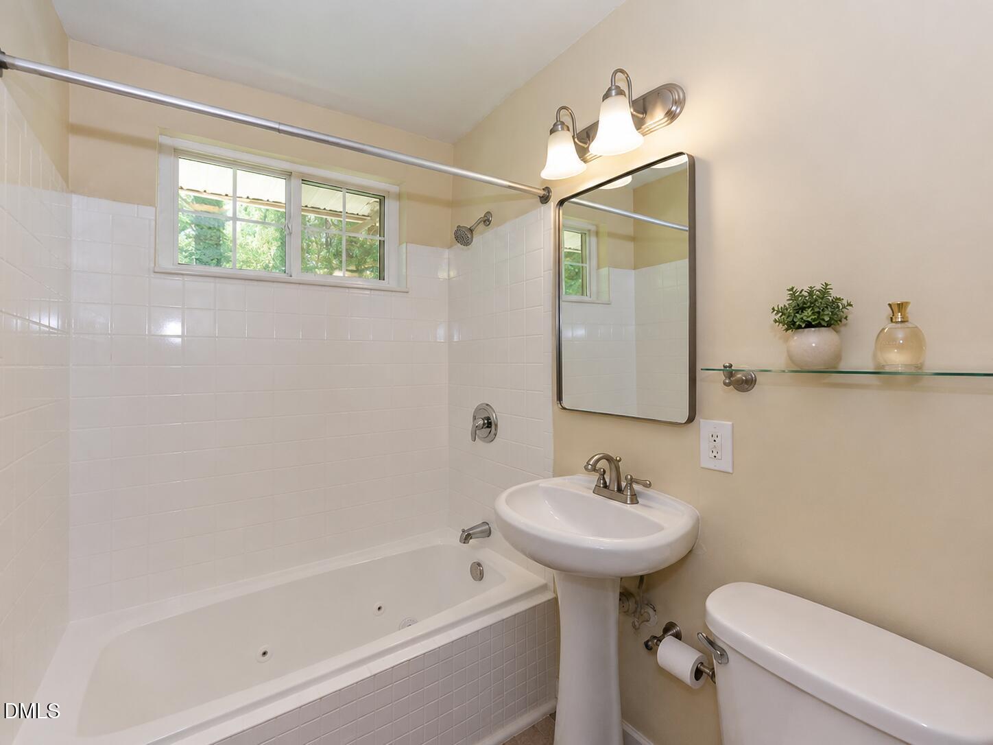 852 Hadley Road Property Photo 12