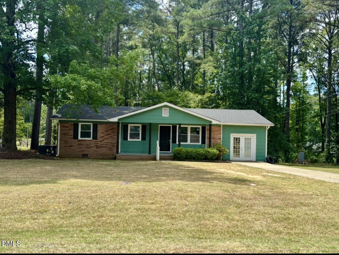 231 Pineland Avenue Property Photo 1