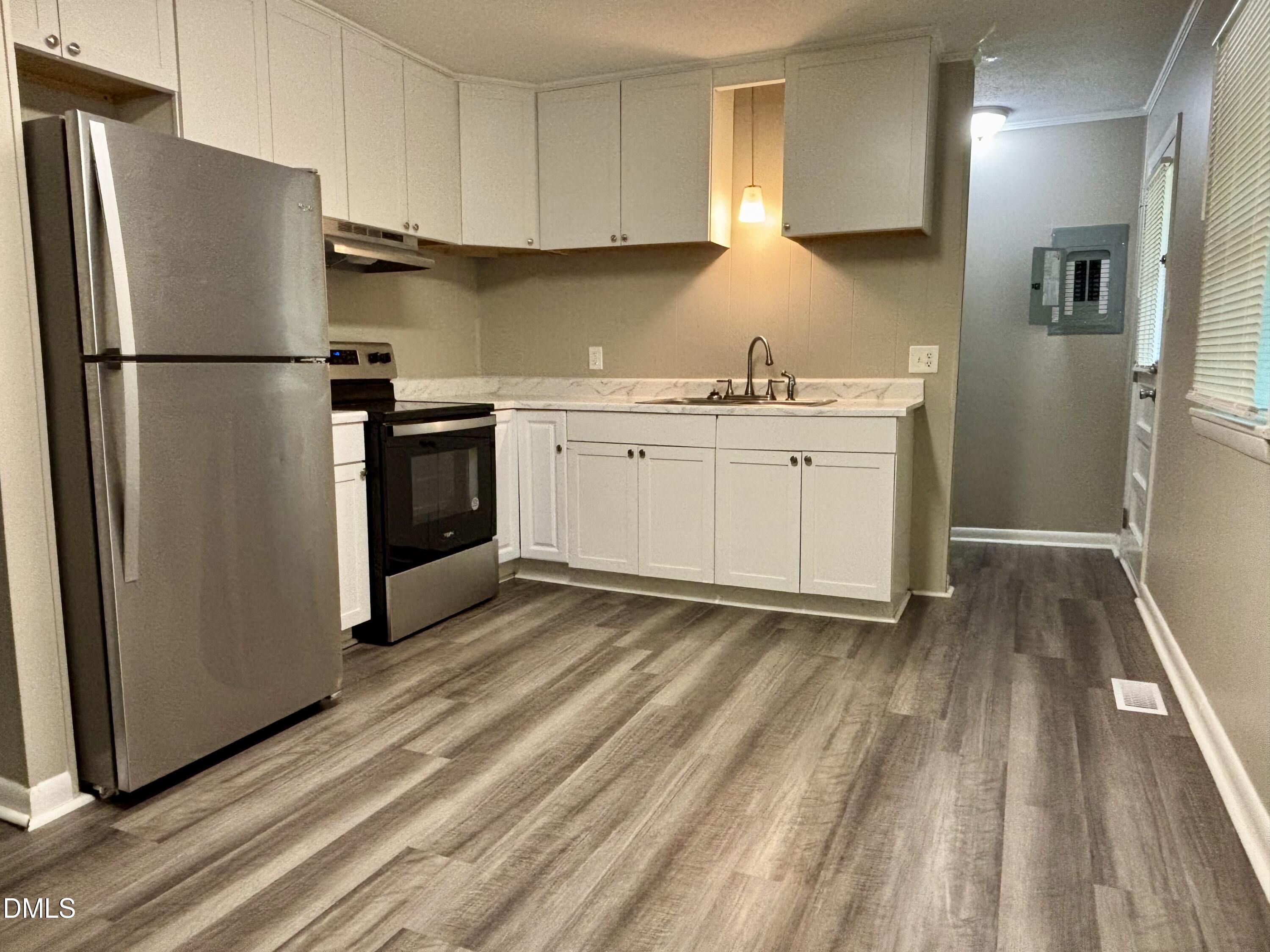 231 Pineland Avenue Property Photo 3