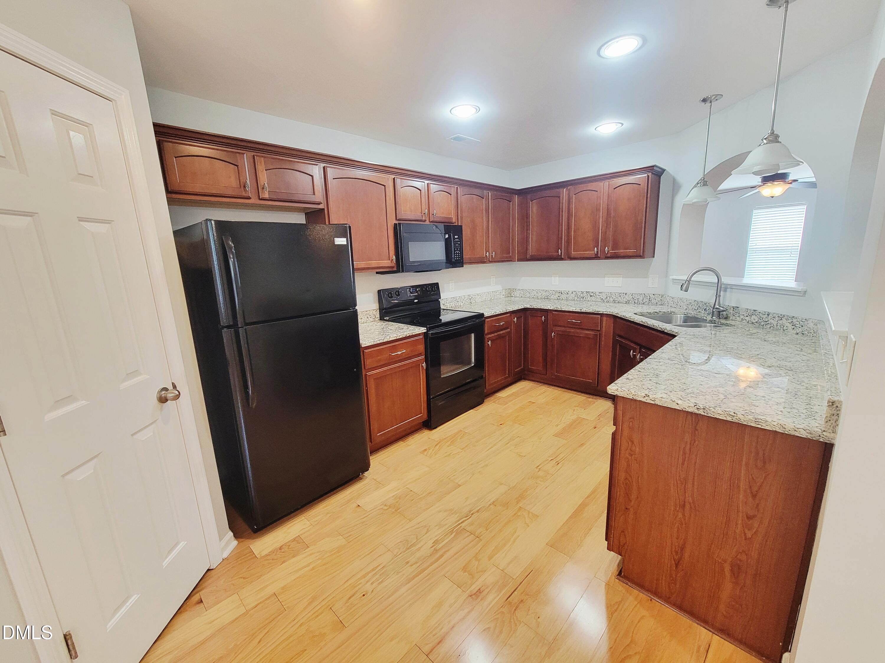 8827 Thornton Town Place Property Photo 25