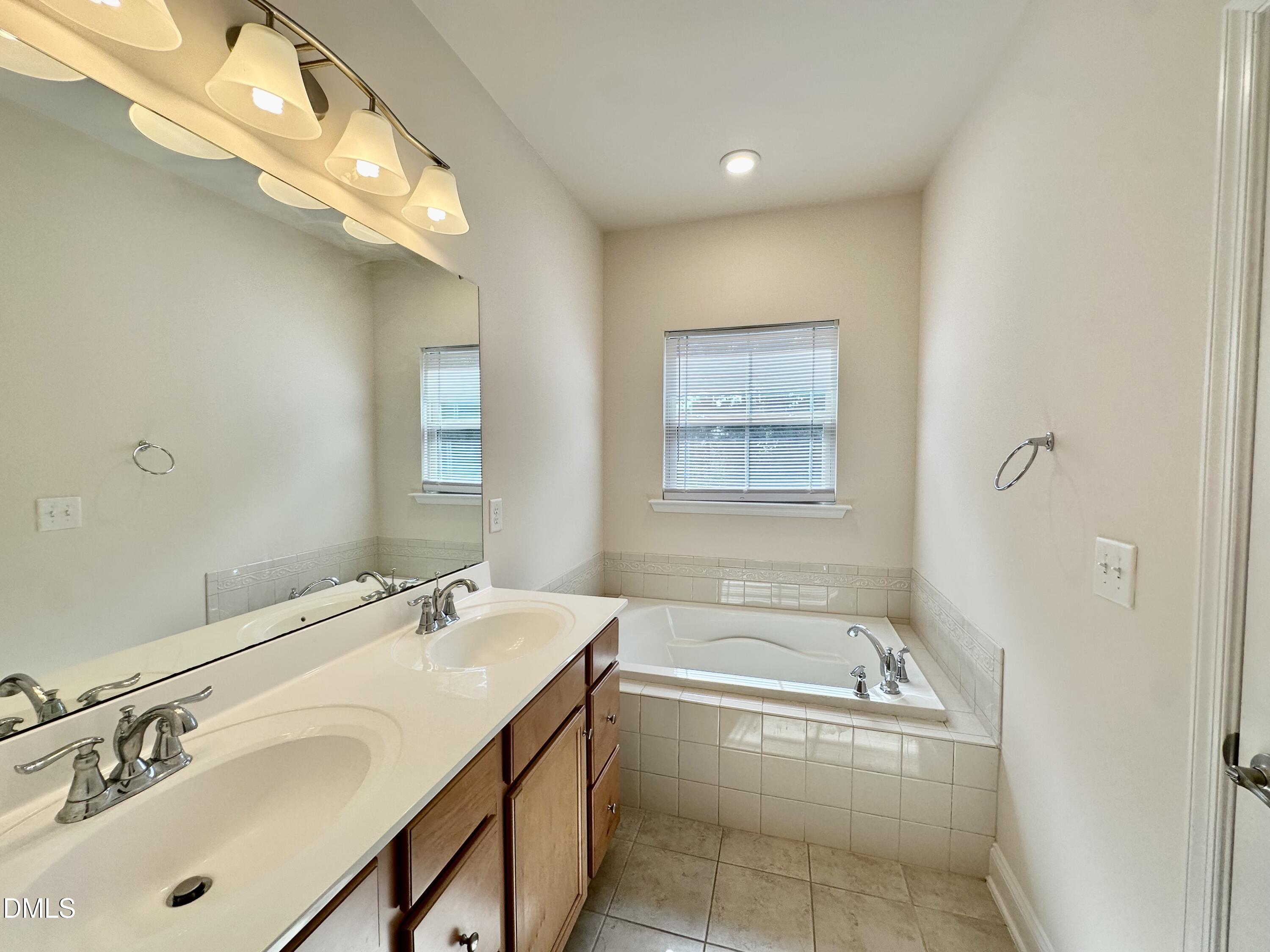 1004 Waymaker Court Property Photo 1