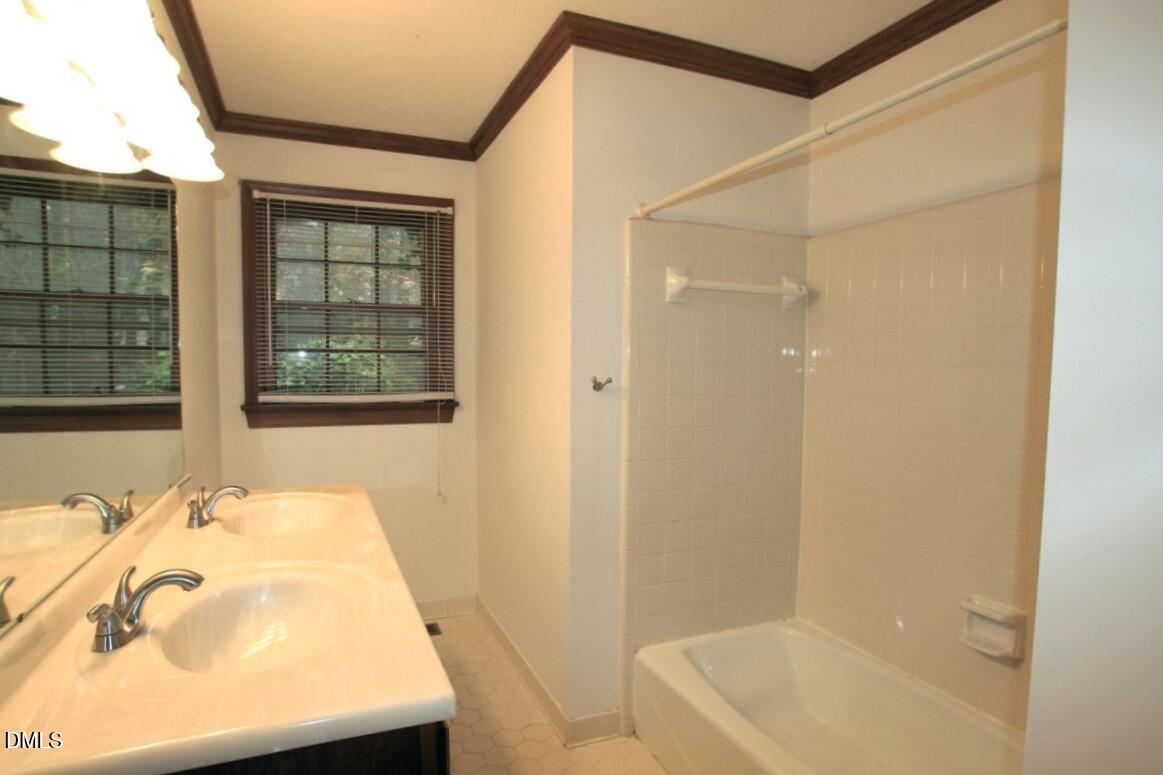 1406 Bloomingdale Drive Property Photo 13