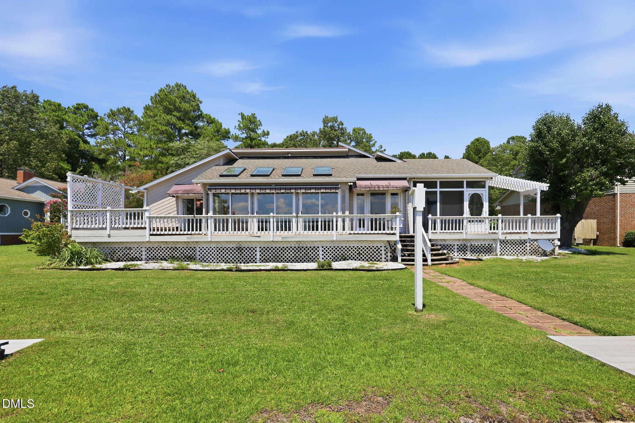 128 Crystal Point Property Photo 1