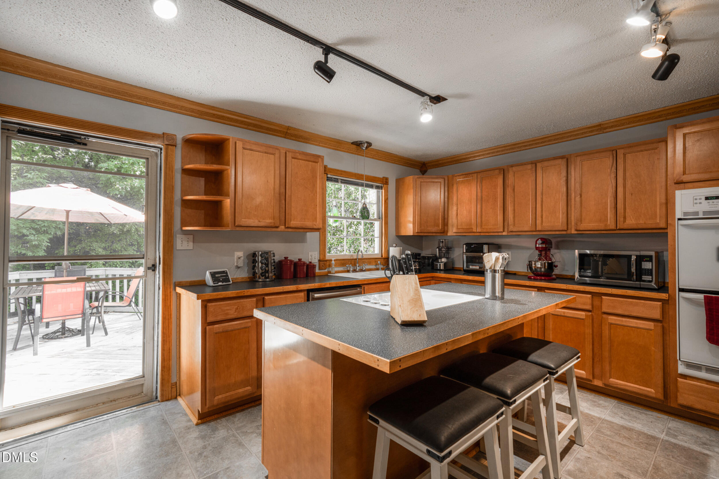 1008 E Millbrook Road Property Photo 10