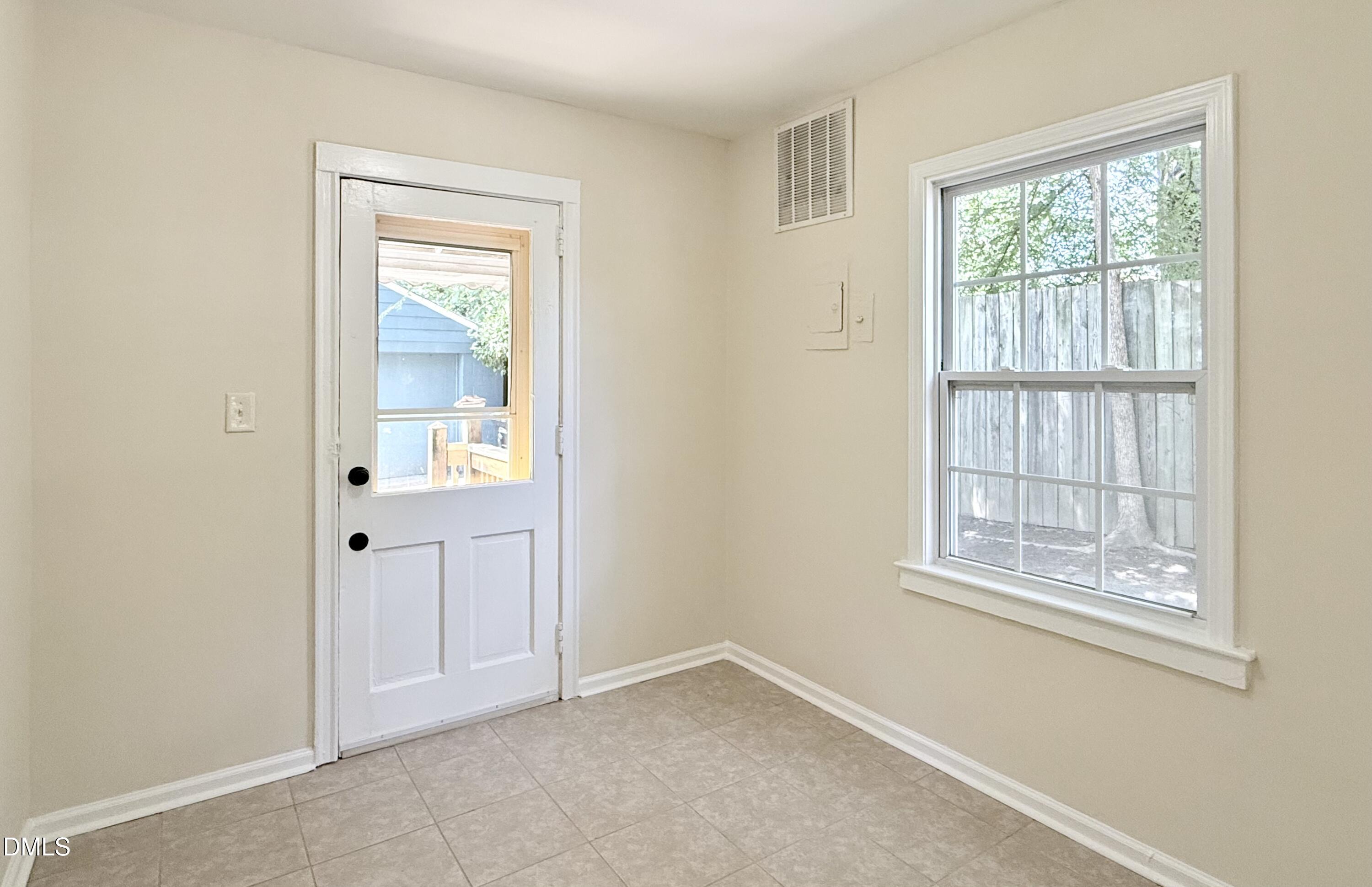 1512 London Circle Property Photo 32