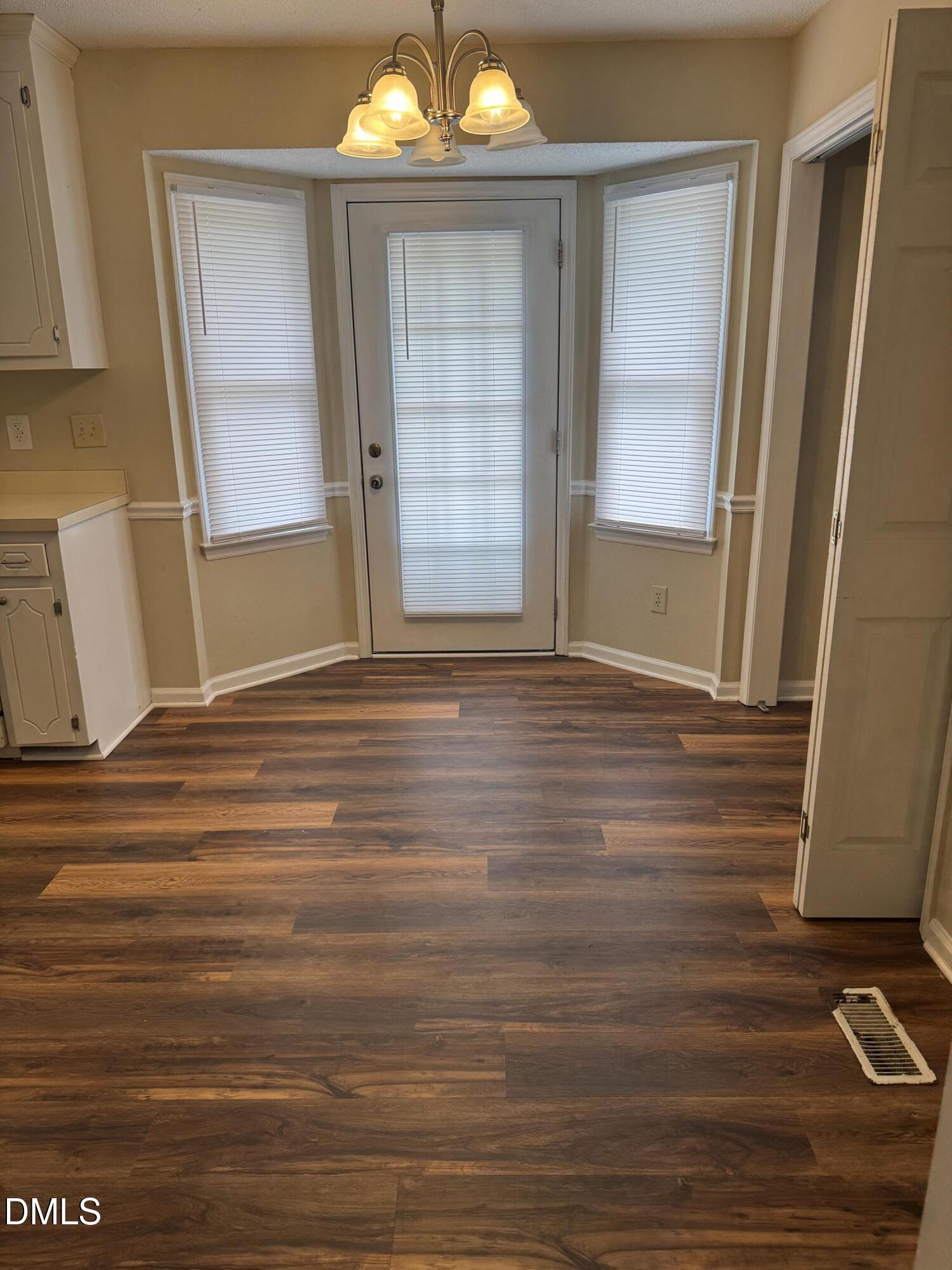 3609 Castlegate Drive Property Photo 3
