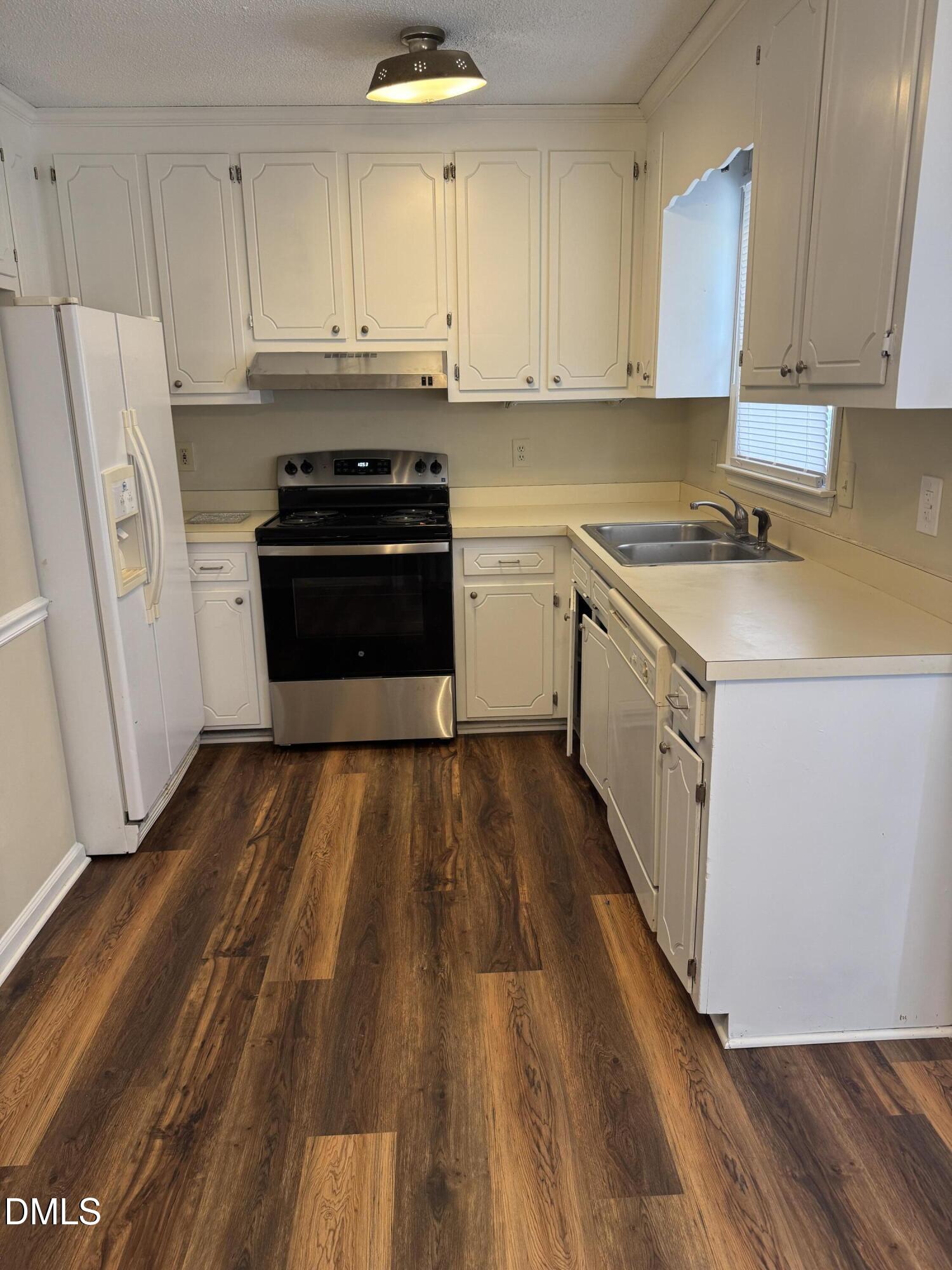 3609 Castlegate Drive Property Photo 4