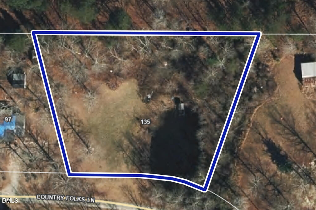 135 Country Folks Lane Property Photo 4