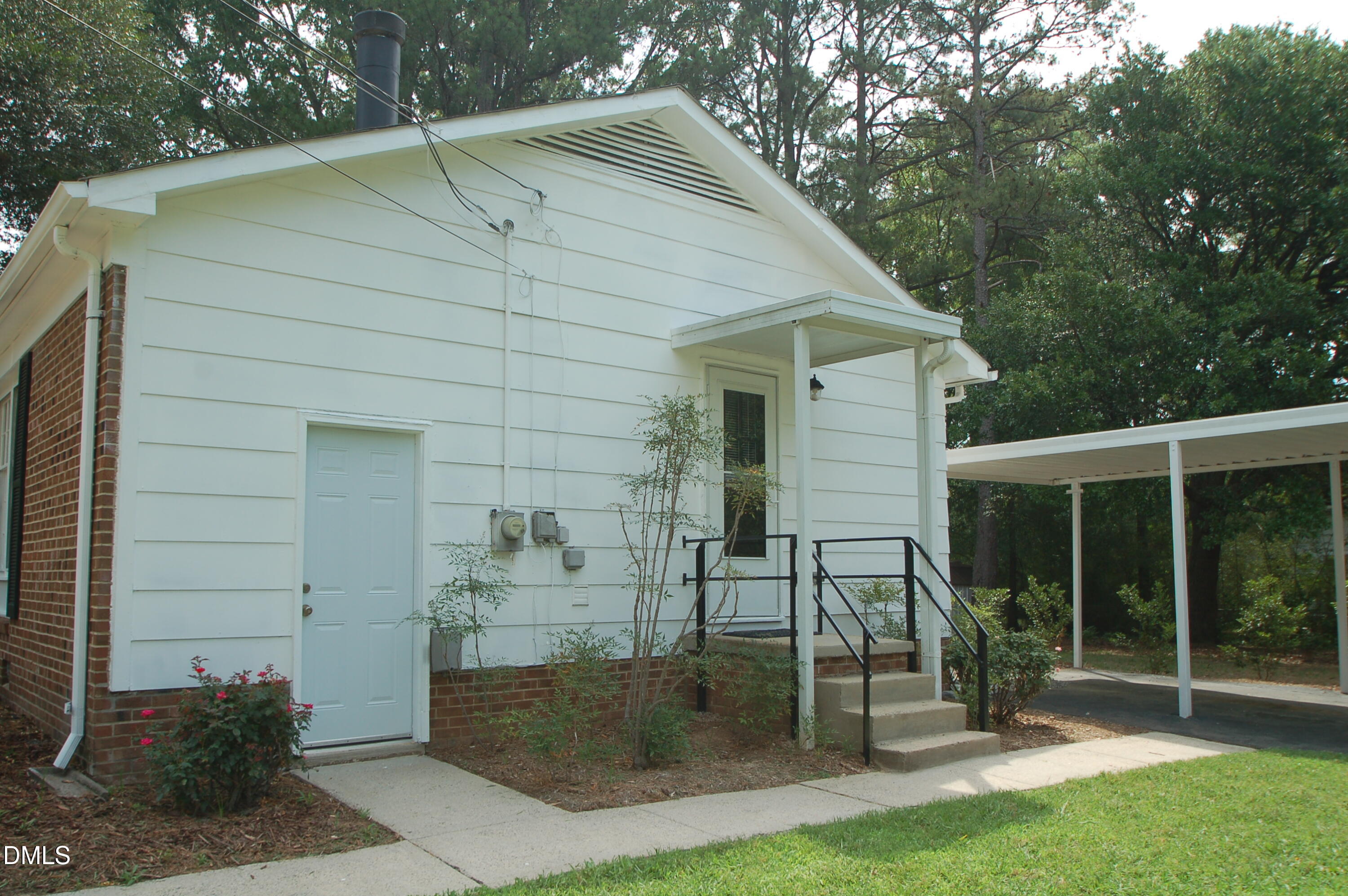 1434 Sedwick Road Property Photo 2