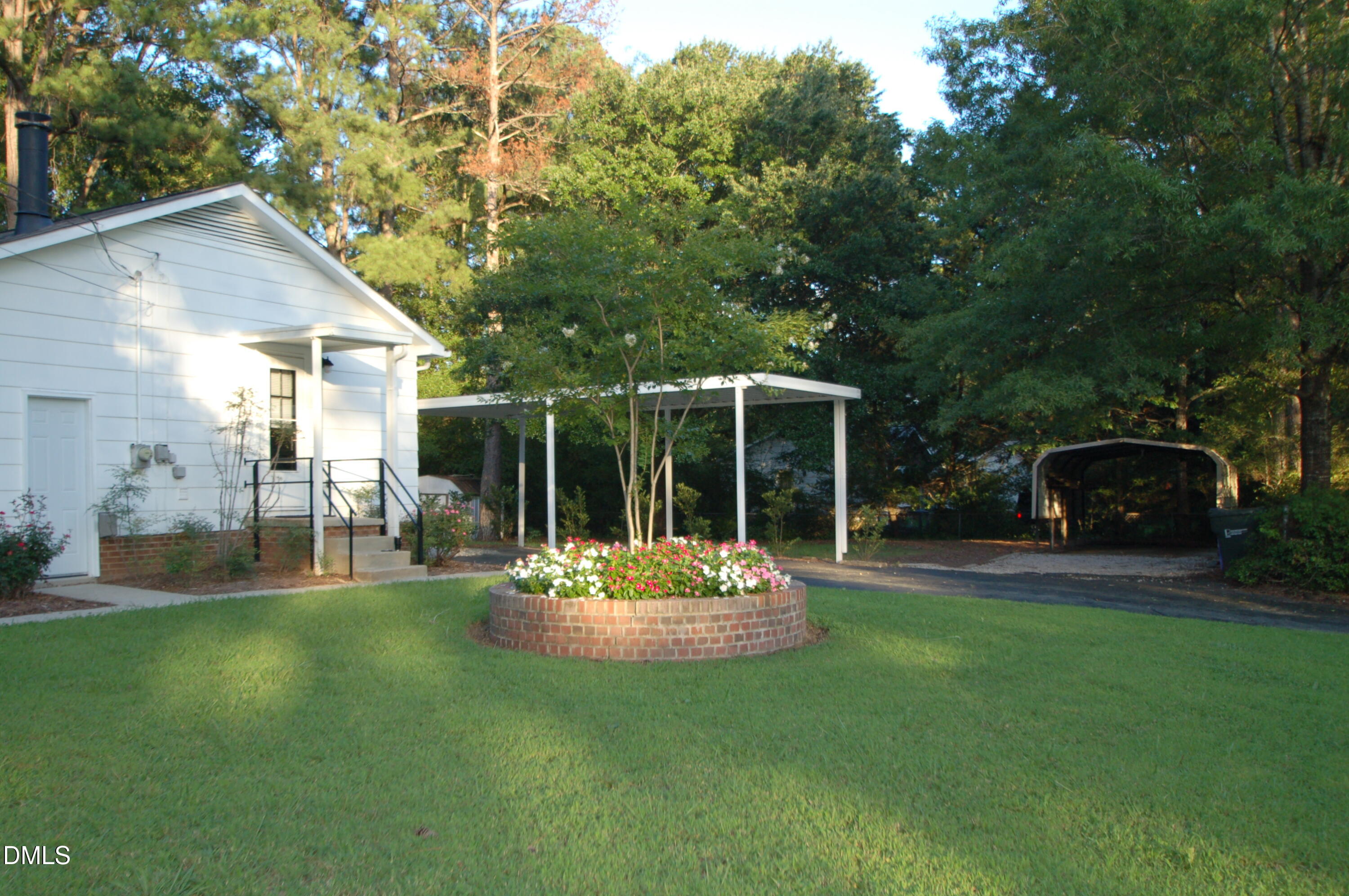 1434 Sedwick Road Property Photo 3