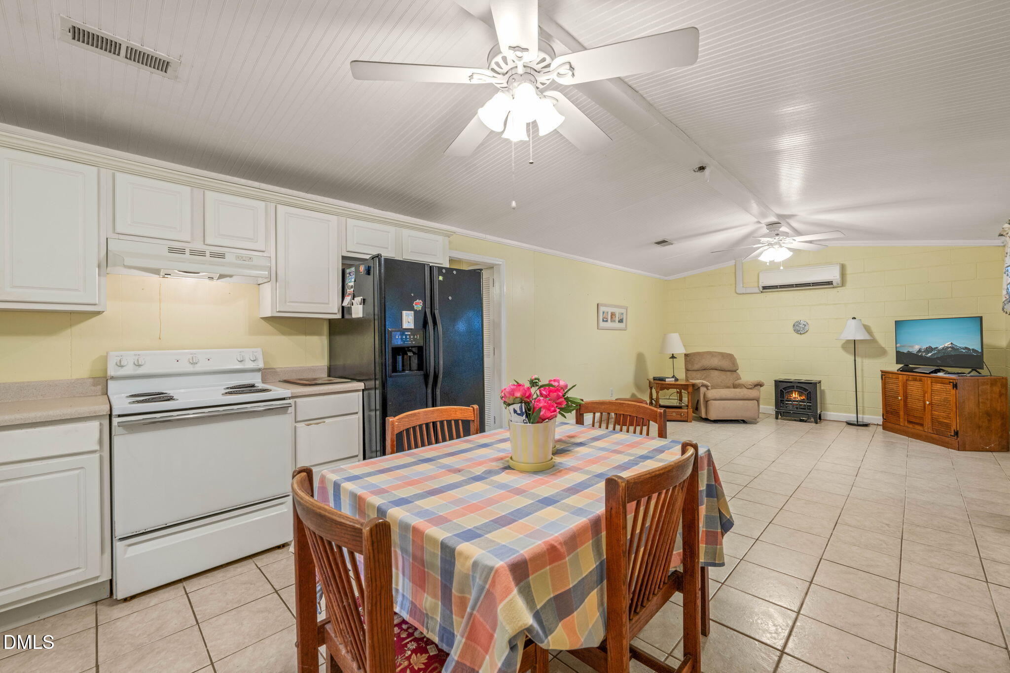 480 Fruit Hill Road Property Photo 7