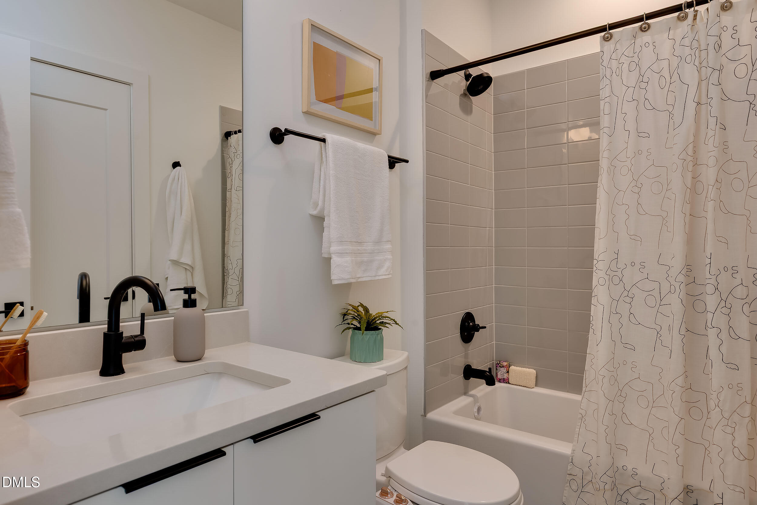 526 N Roxboro Street Property Photo 16