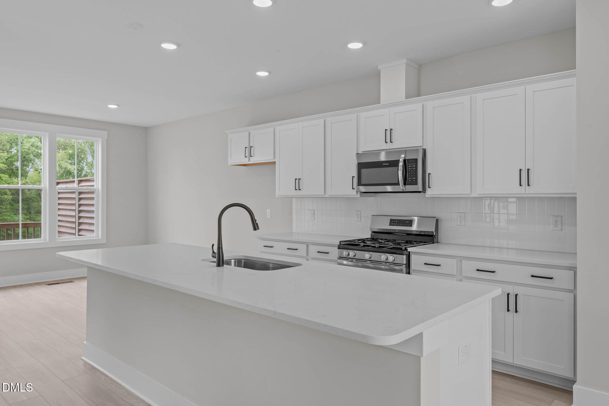 501 Plumleaf Lane Property Photo 3