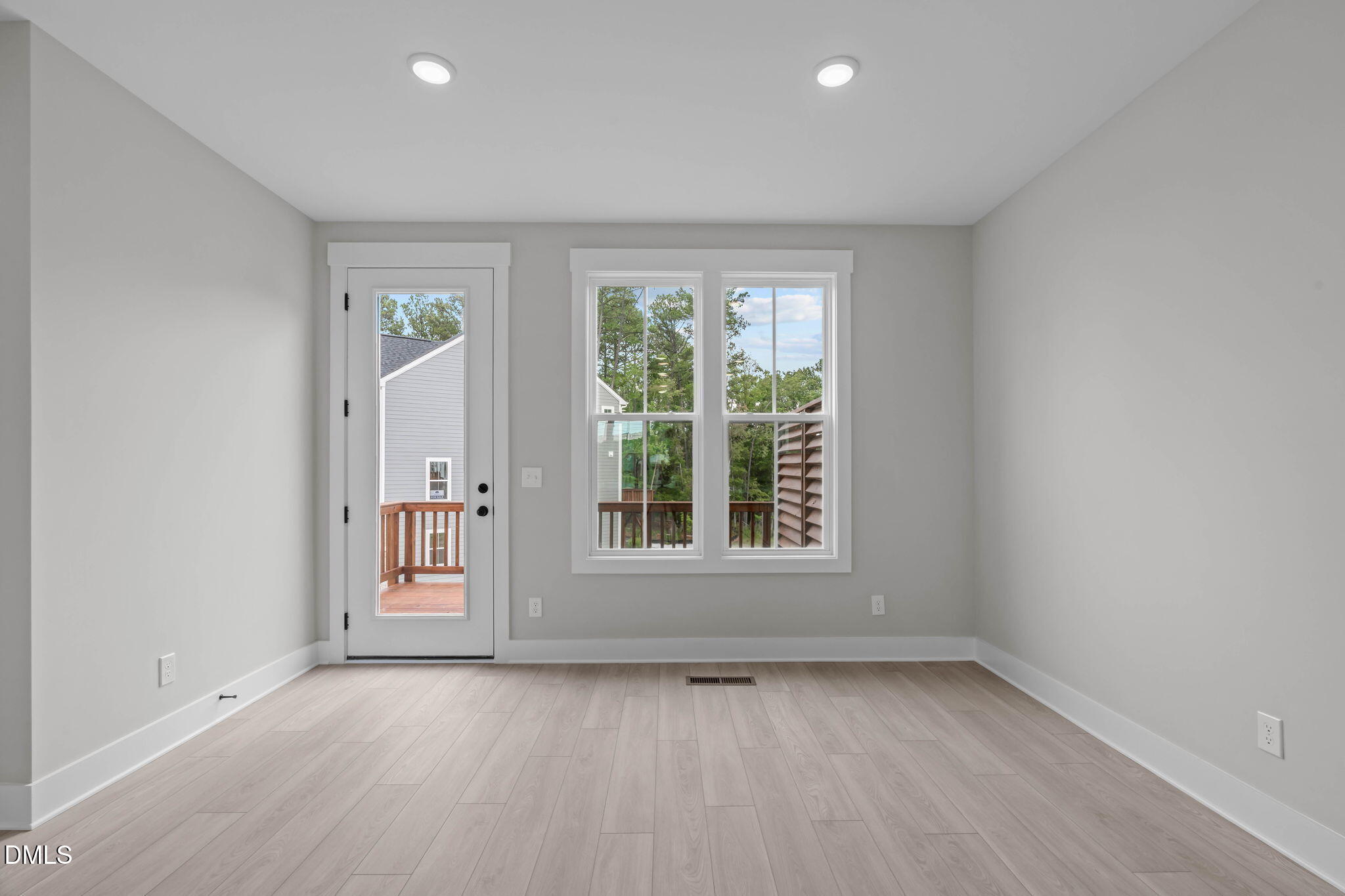 501 Plumleaf Lane Property Photo 6
