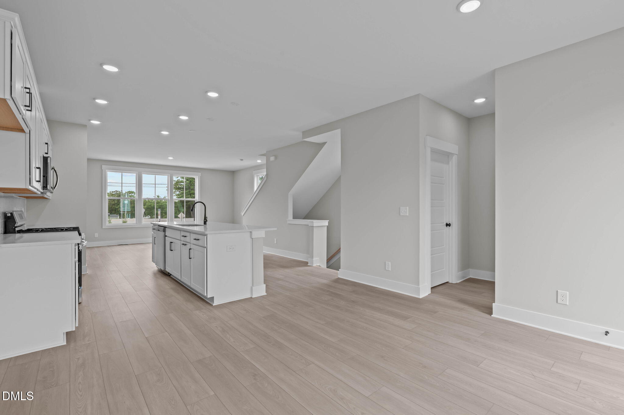 501 Plumleaf Lane Property Photo 8