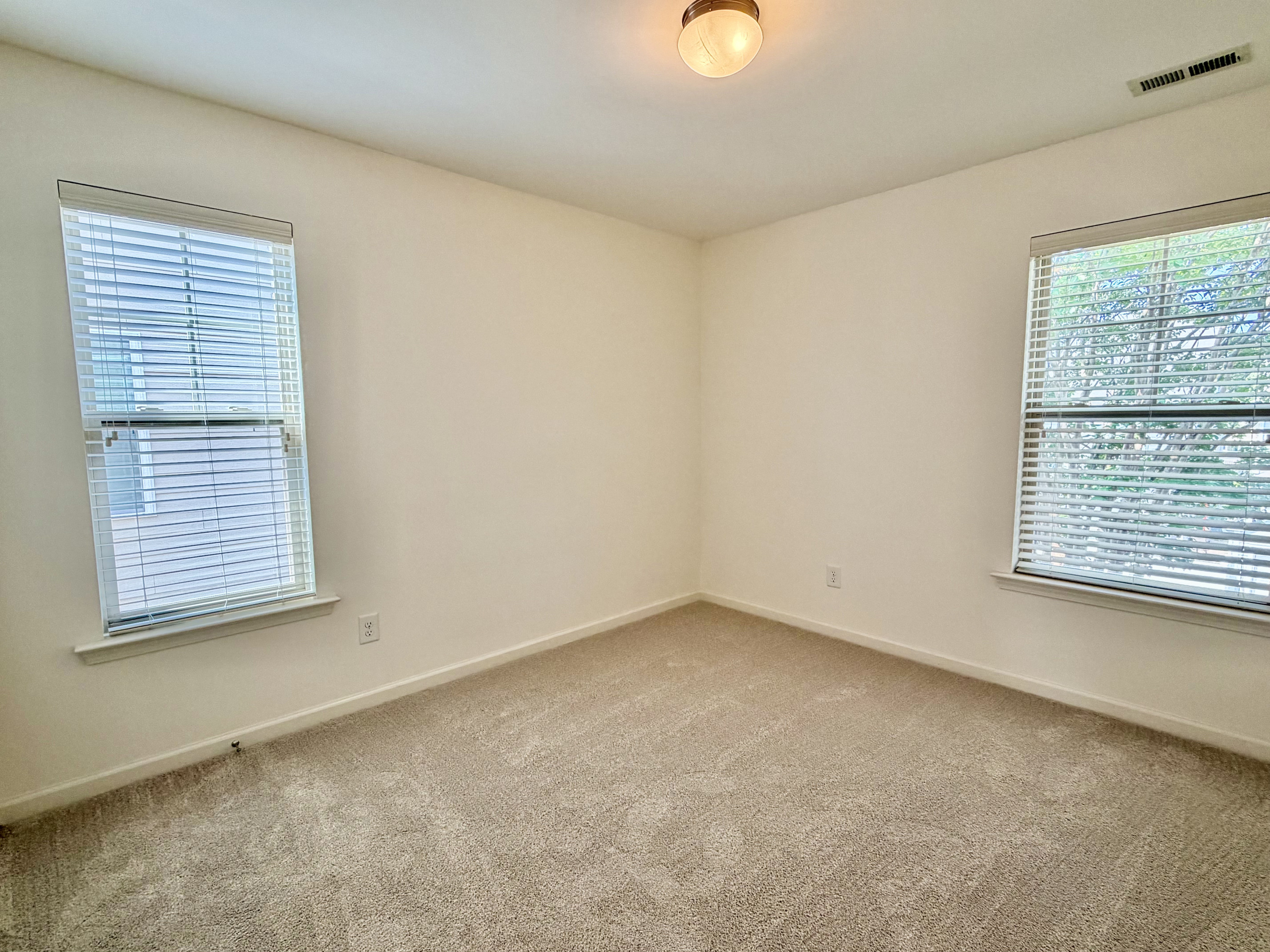 960 Ambergate Station Property Photo 26