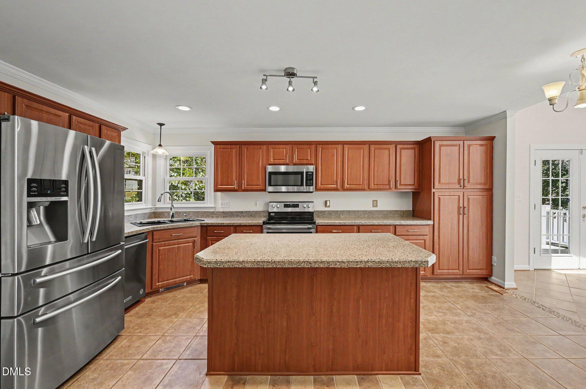 301 Cary Pines Drive Property Photo 9