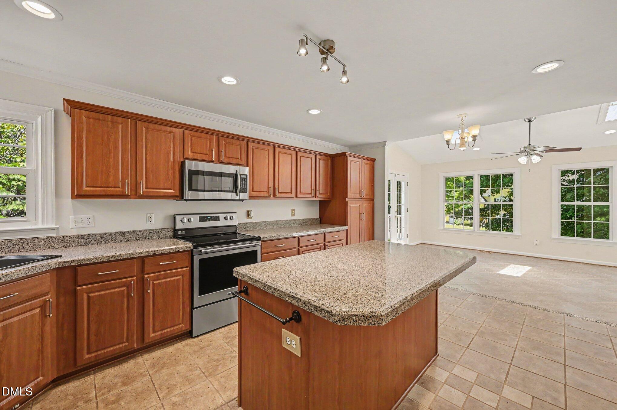301 Cary Pines Drive Property Photo 11