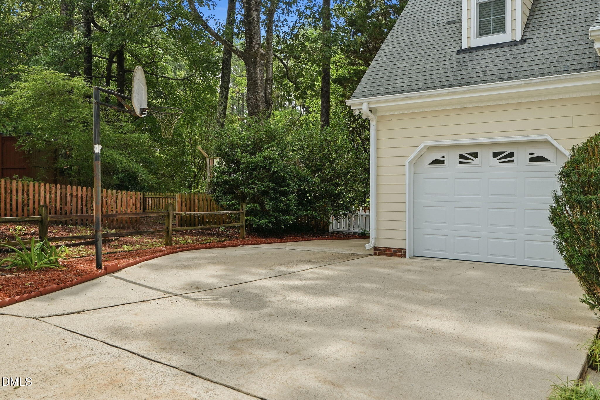 1308 Stonemoor Court Property Photo 7
