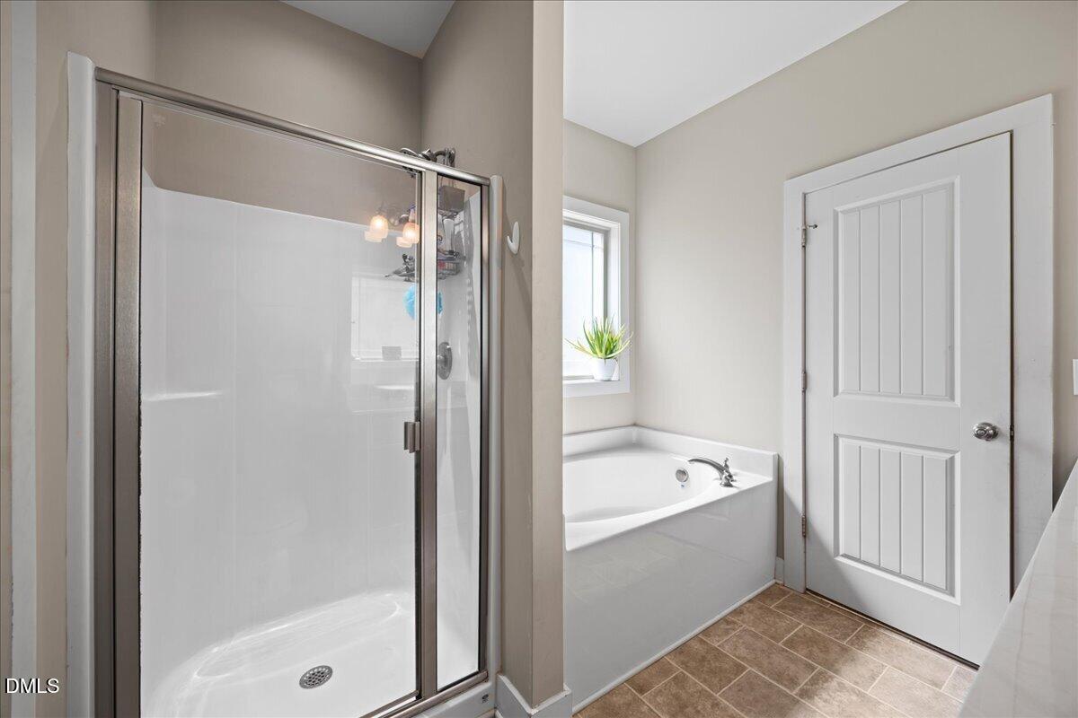 33 Wood Green Drive Property Photo 11